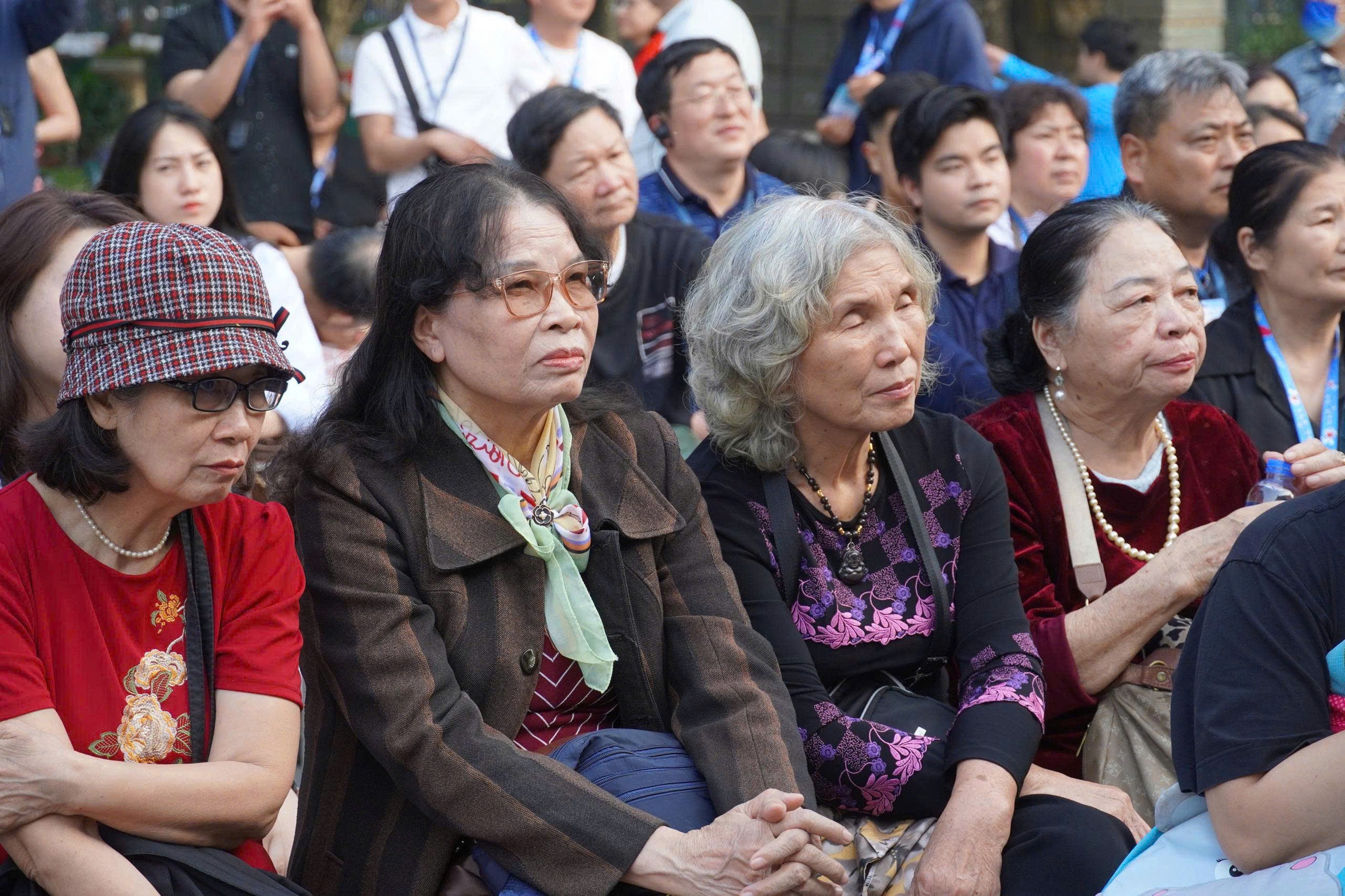 Dừng chân lắng nghe mùa xuân qua âm nhạc tại Vườn hoa Lý Thái Tổ