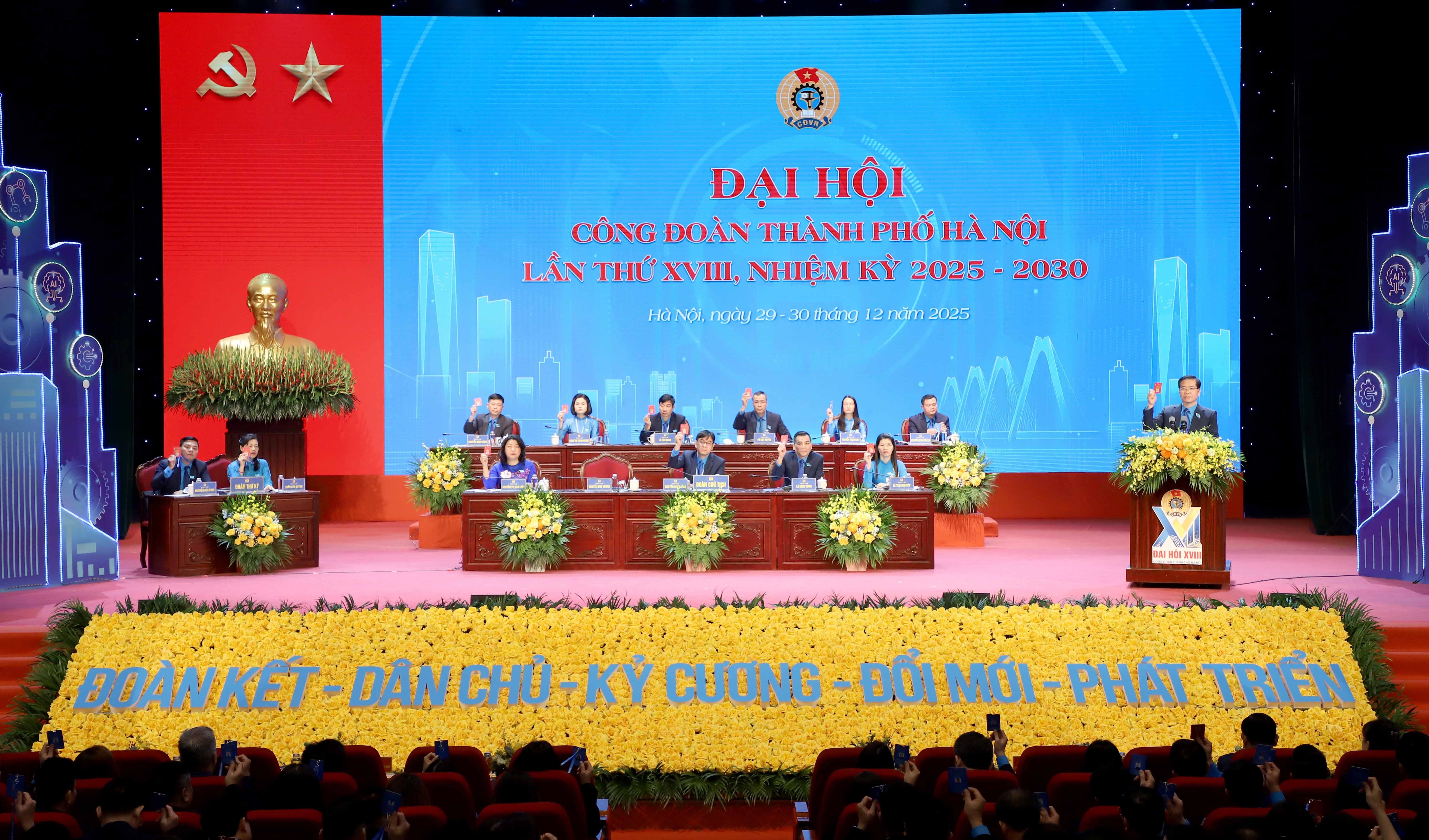 TRỰC TUYẾN: Ngày làm việc thứ nhất Đại hội Công đoàn thành phố Hà Nội lần thứ XVIII, nhiệm kỳ 2025 - 2030