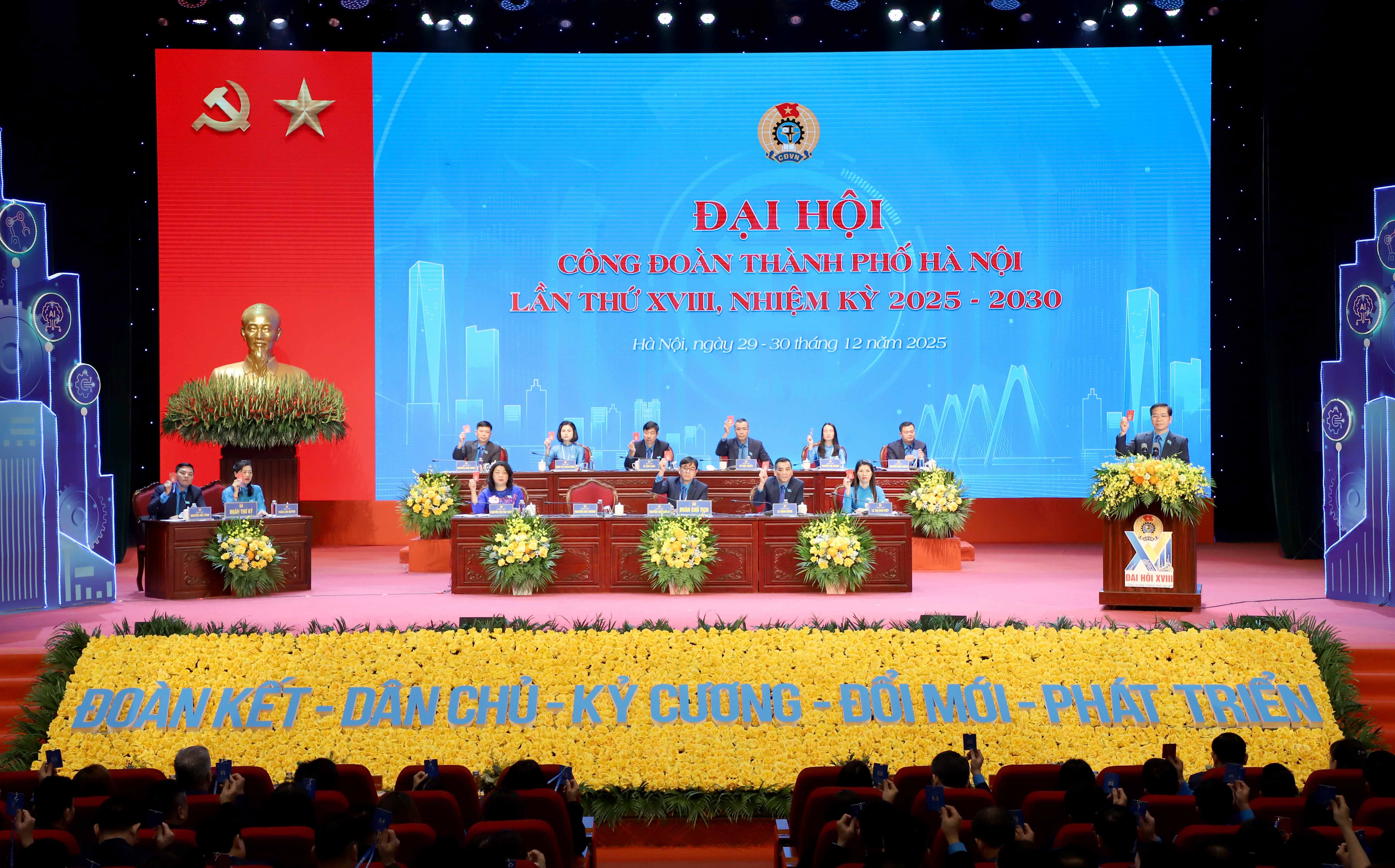 TRỰC TUYẾN: Ngày làm việc thứ nhất Đại hội Công đoàn thành phố Hà Nội lần thứ XVIII, nhiệm kỳ 2025 - 2030