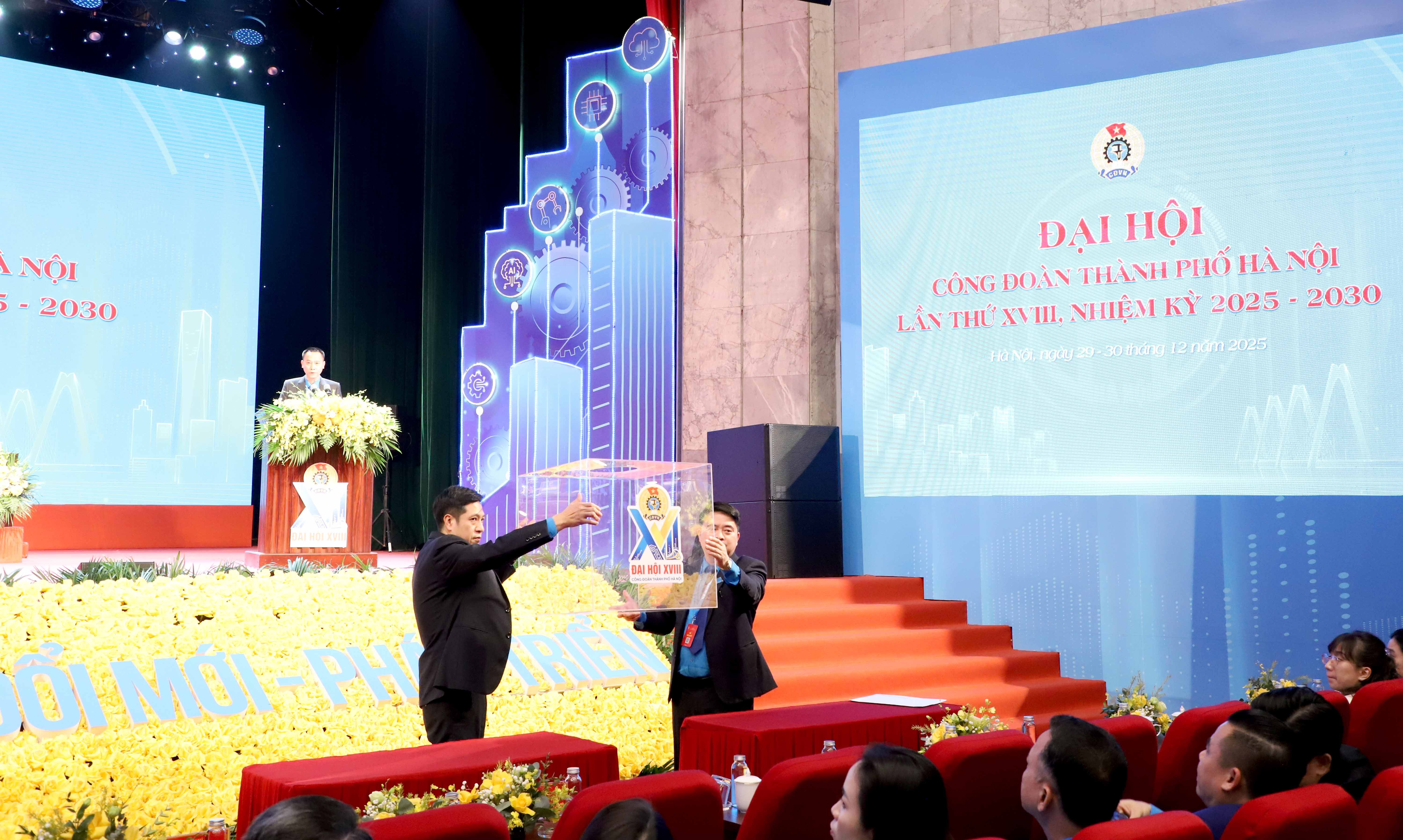 TRỰC TUYẾN: Ngày làm việc thứ nhất Đại hội Công đoàn thành phố Hà Nội lần thứ XVIII, nhiệm kỳ 2025 - 2030