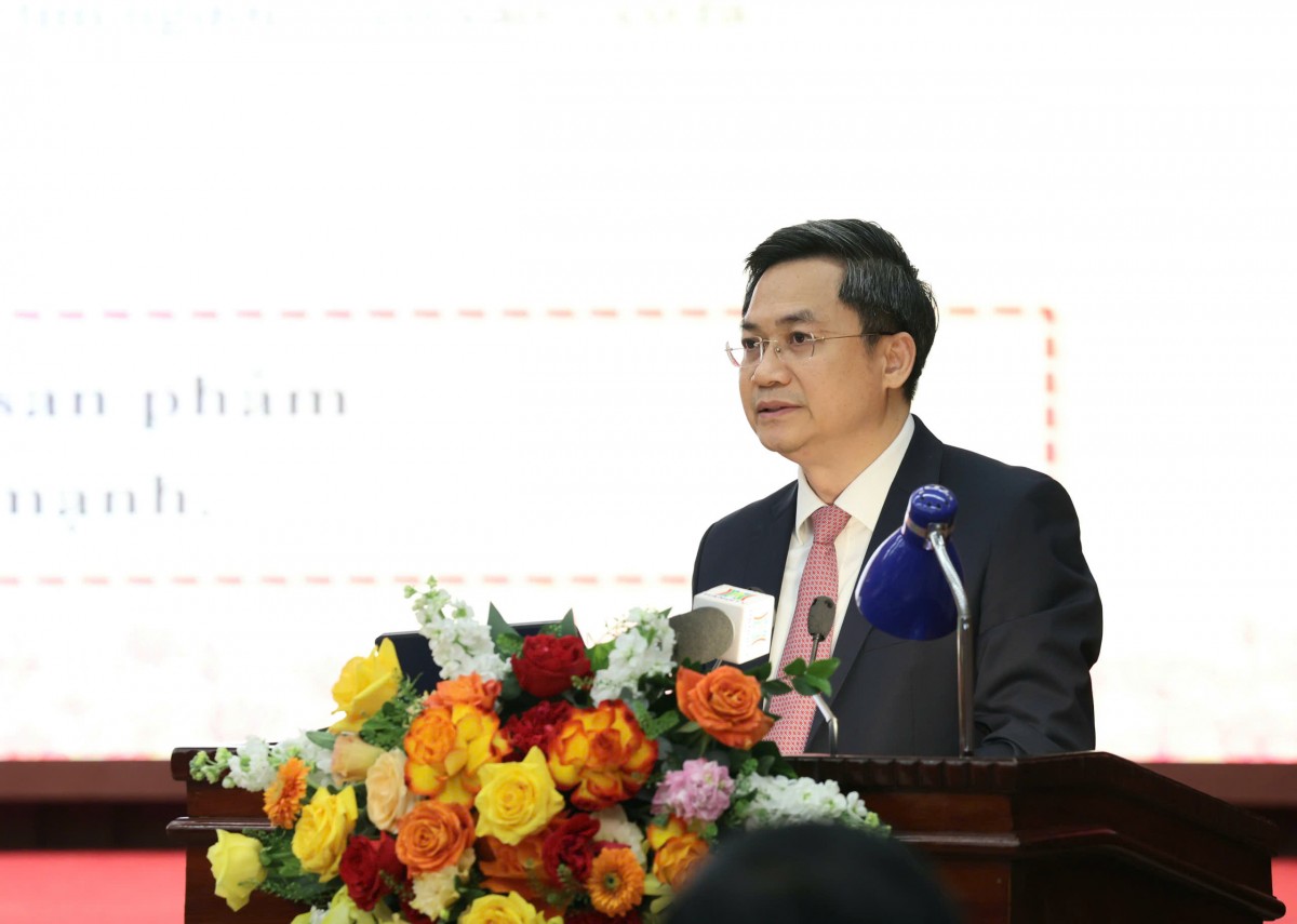 Nâng cao năng lực thực thi, xây dựng đội ngũ cán bộ đáp ứng yêu cầu phát triển Nâng cao năng lực thực thi, xây dựng đội ngũ cán bộ đáp ứng yêu cầu phát triển