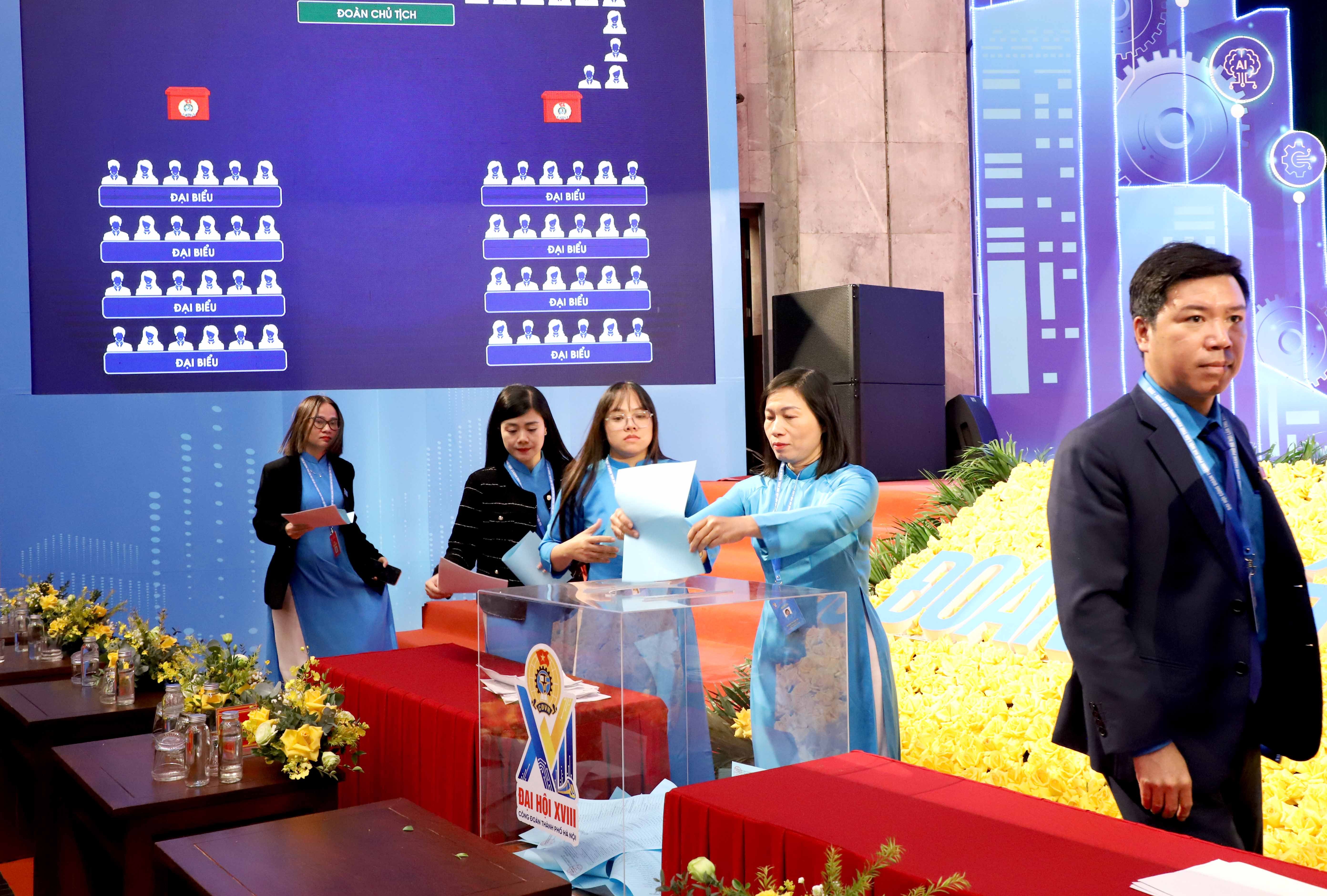 TRỰC TUYẾN: Ngày làm việc thứ nhất Đại hội Công đoàn thành phố Hà Nội lần thứ XVIII, nhiệm kỳ 2025   2030