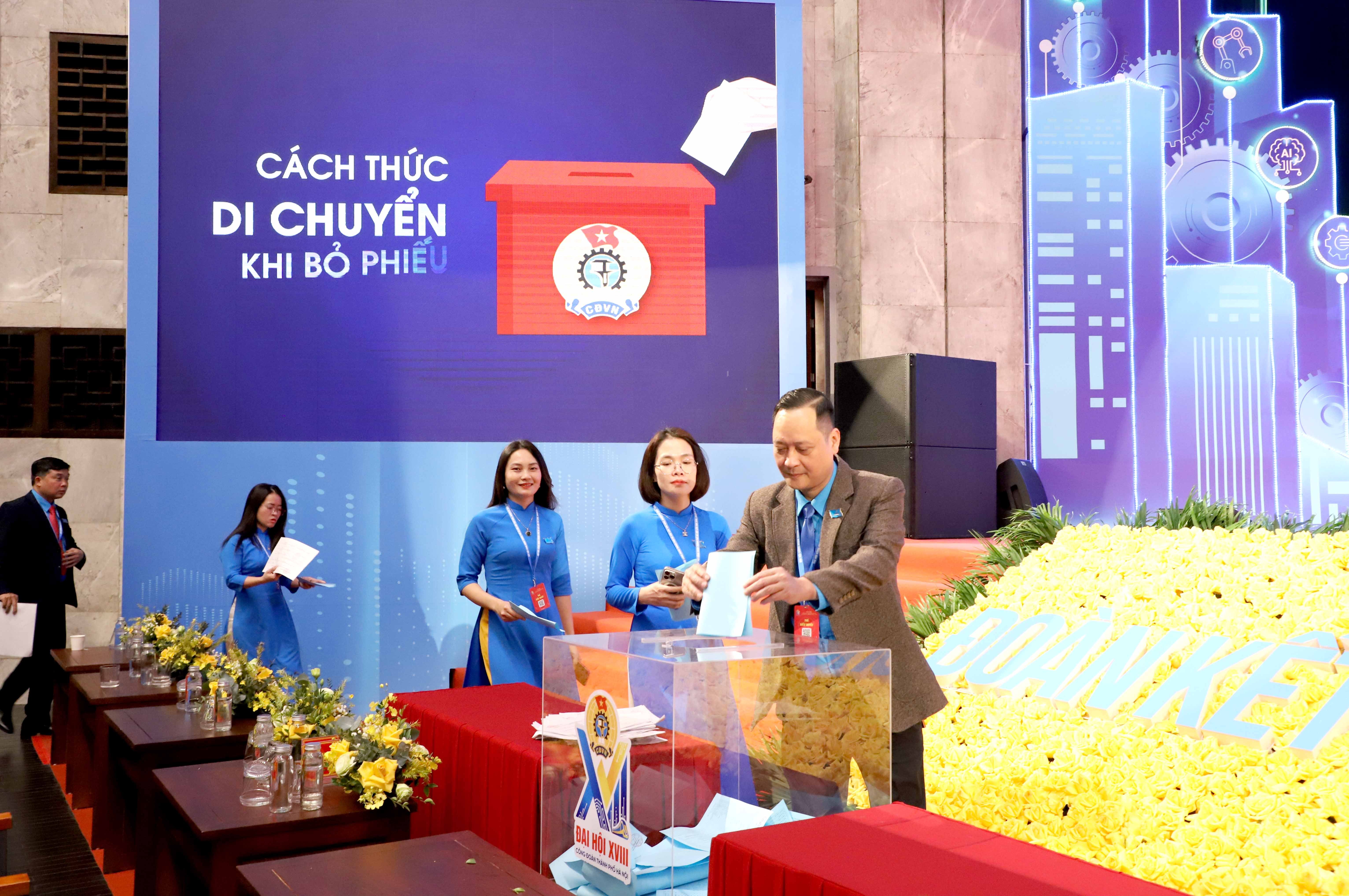 TRỰC TUYẾN: Ngày làm việc thứ nhất Đại hội Công đoàn thành phố Hà Nội lần thứ XVIII, nhiệm kỳ 2025   2030