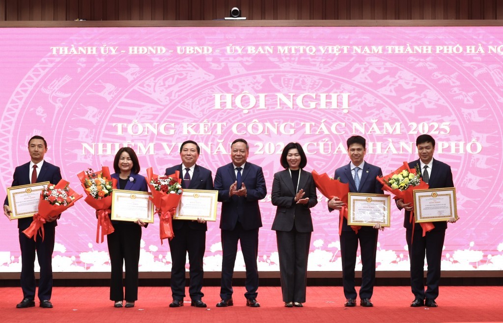 Hà Nội đặt mục tiêu bứt phá trong năm 2026 với 12 nhiệm vụ trọng tâm Hà Nội đặt mục tiêu bứt phá trong năm 2026 với 12 nhiệm vụ trọng tâm