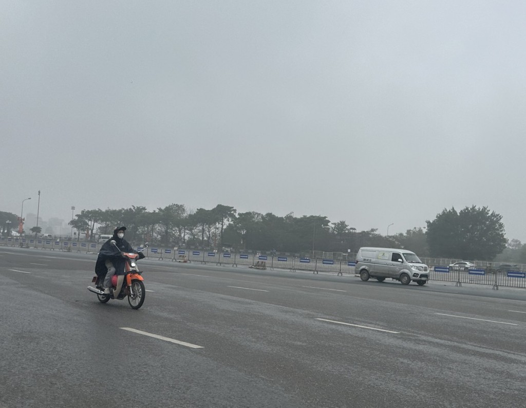 Dự báo thời tiết Hà Nội ngày 30/12: Mưa rải rác, trời rét