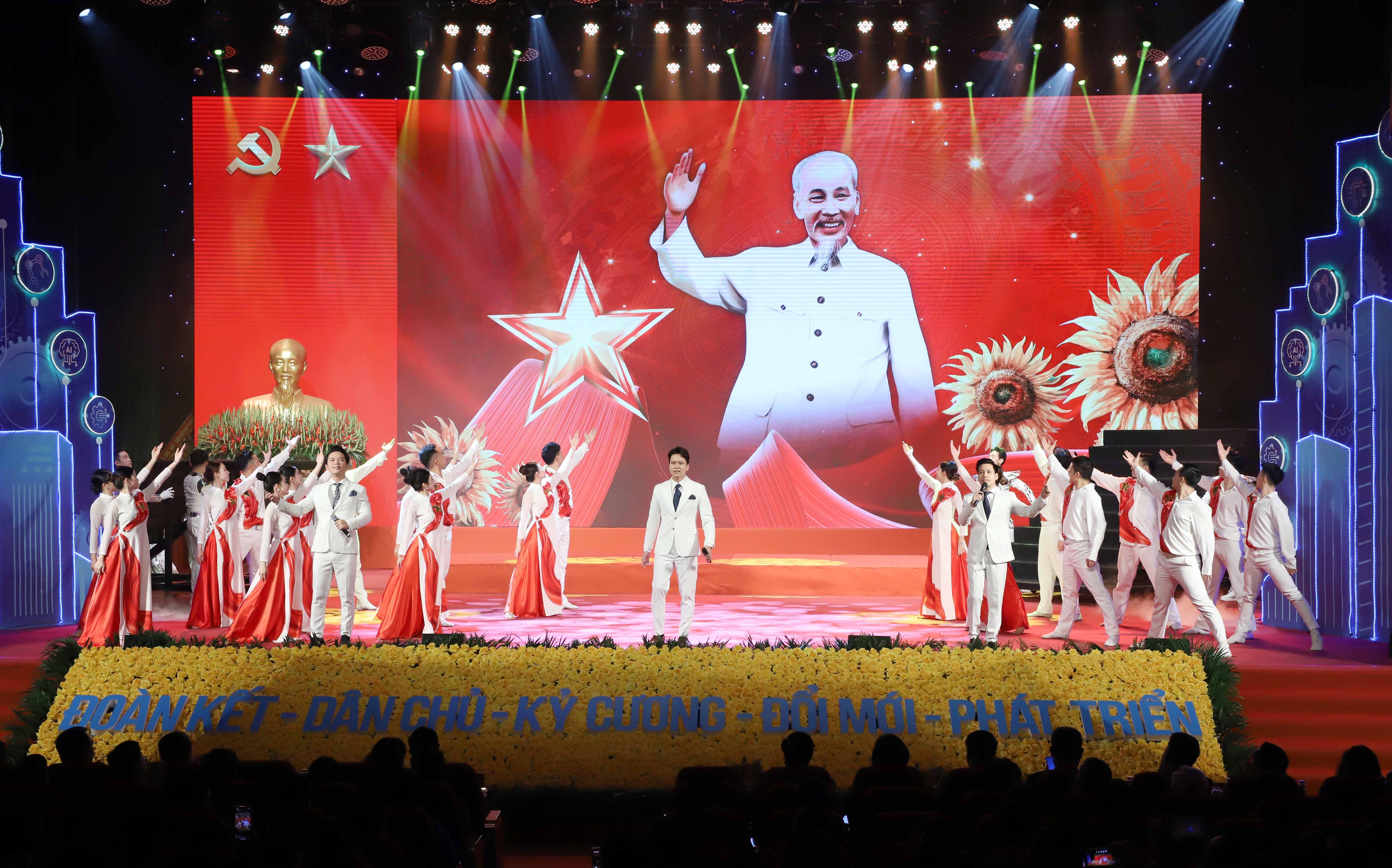 TRỰC TUYẾN: Đại hội Công đoàn thành phố Hà Nội lần thứ XVIII, nhiệm kỳ 2025 - 2030