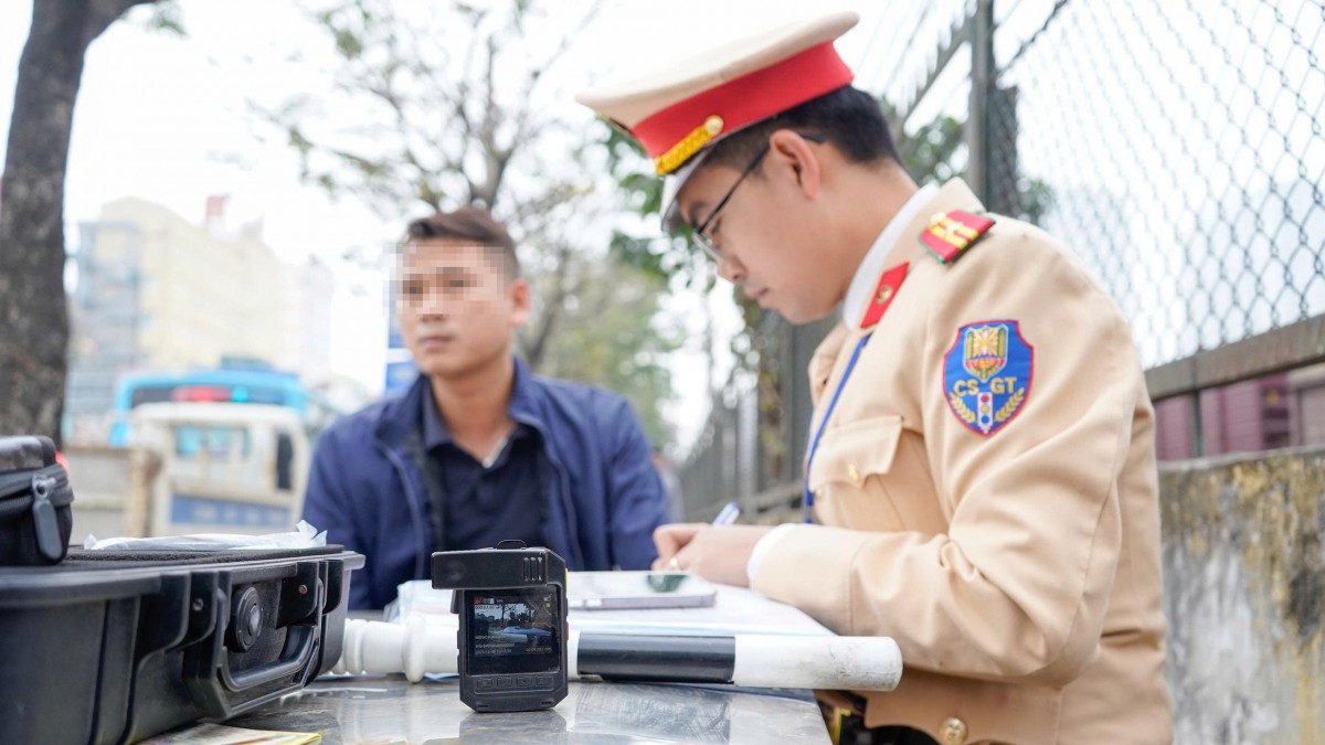 Siết chặt an toàn vận tải hành khách cửa ngõ Thủ đô dịp Tết Dương lịch 2026 Ngày đầu năm 2026: Gần 2.000 tài xế bị trừ điểm giấy phép lái xe