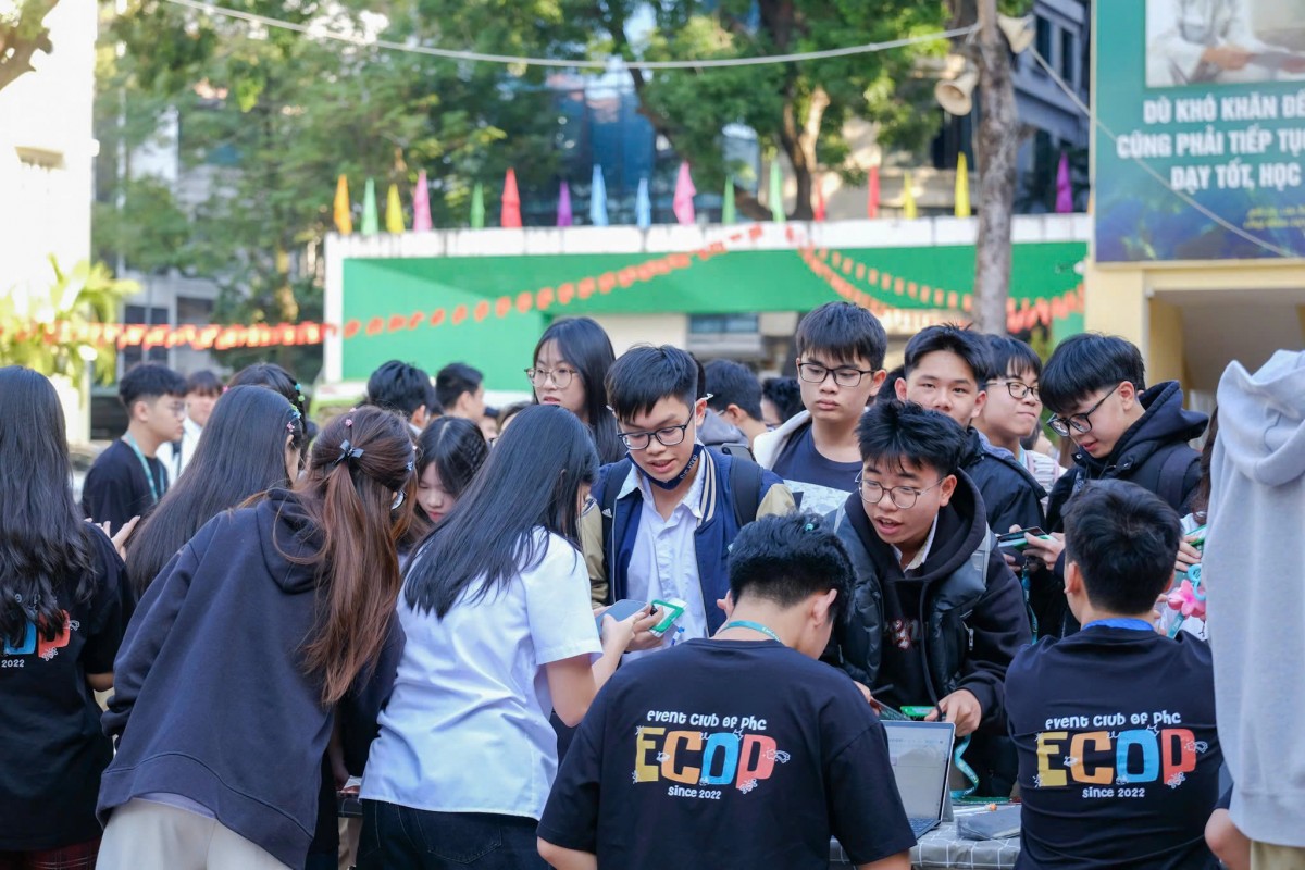 Từ hội chợ Giáng sinh đến lớp học kỹ năng: Dấu ấn trải nghiệm tại “Starlit Yule”