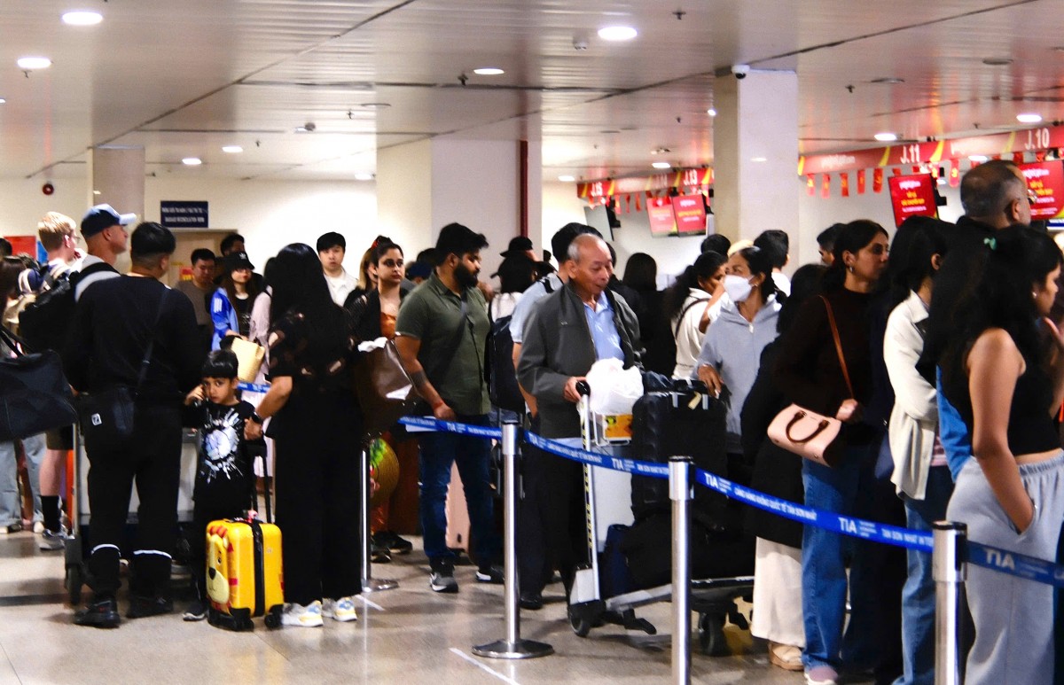 Sân bay Tân Sơn Nhất đón đoàn khách du lịch đầu năm 2026