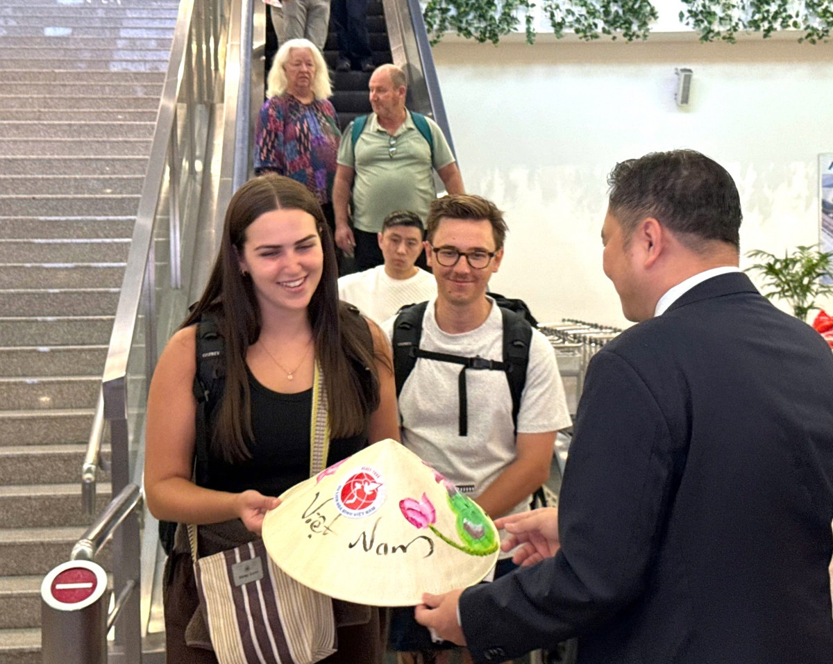 Sân bay Tân Sơn Nhất đón đoàn khách du lịch đầu năm 2026