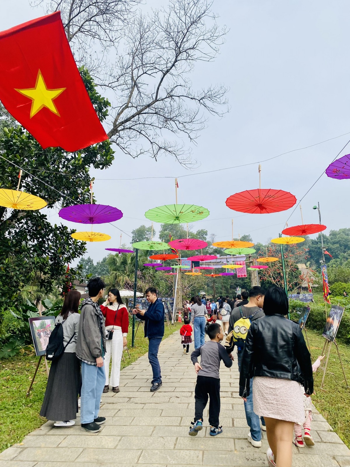 Người dân Thủ đô đổ về 