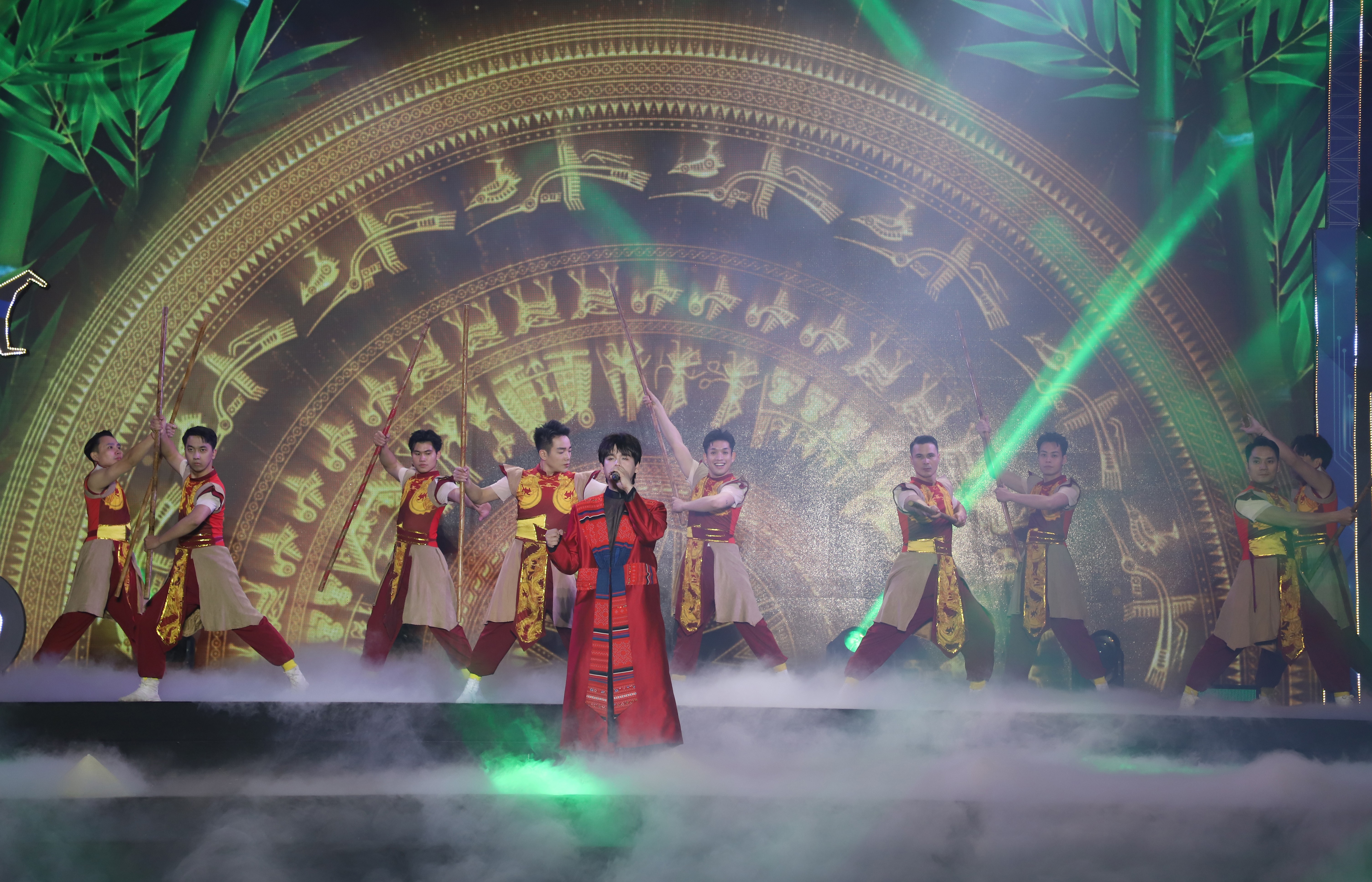 Ấn tượng chương trình nghệ thuật “Khát vọng tiên phong - Vững bước tương lai”