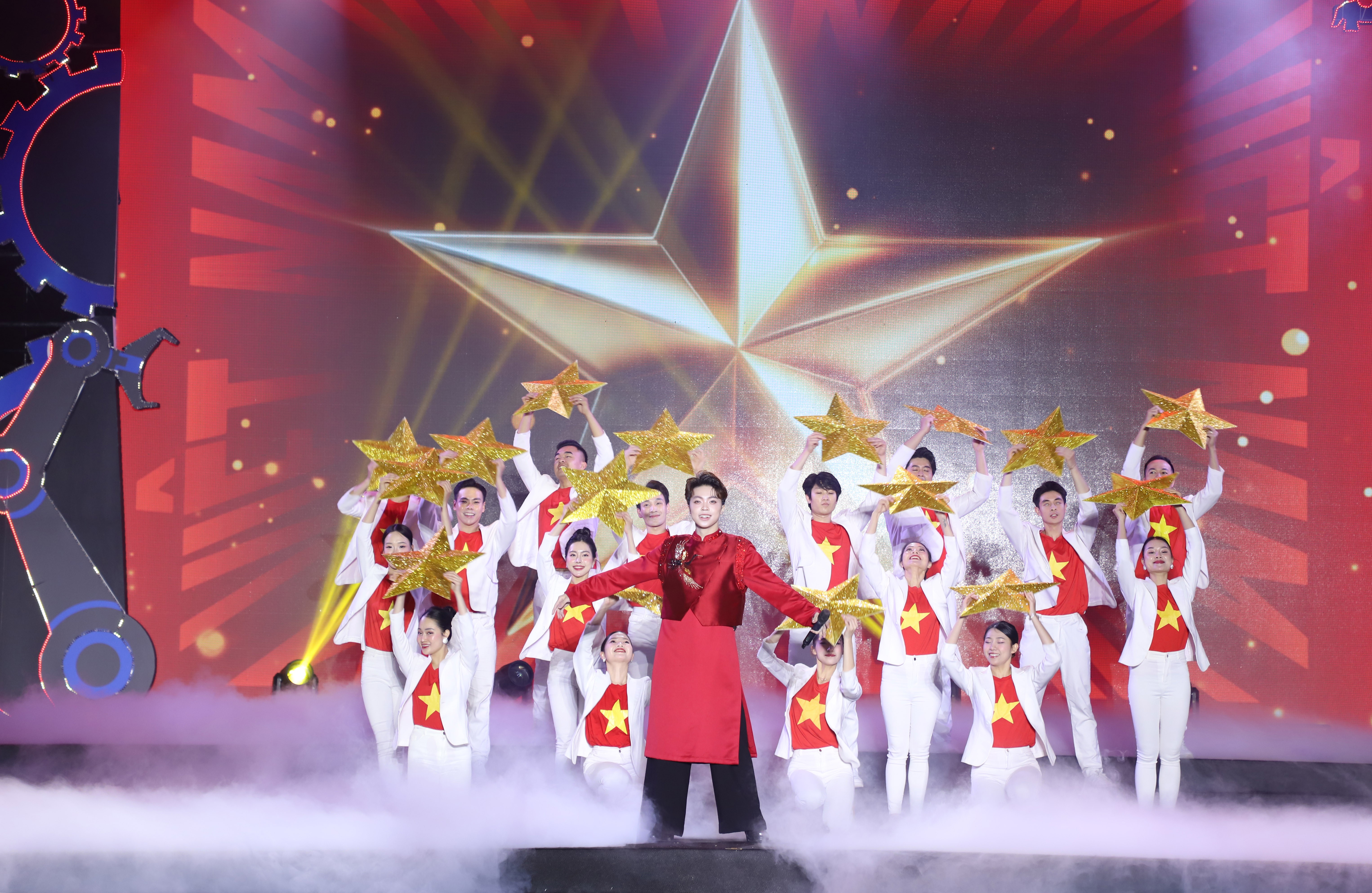 Ấn tượng chương trình nghệ thuật “Khát vọng tiên phong - Vững bước tương lai”