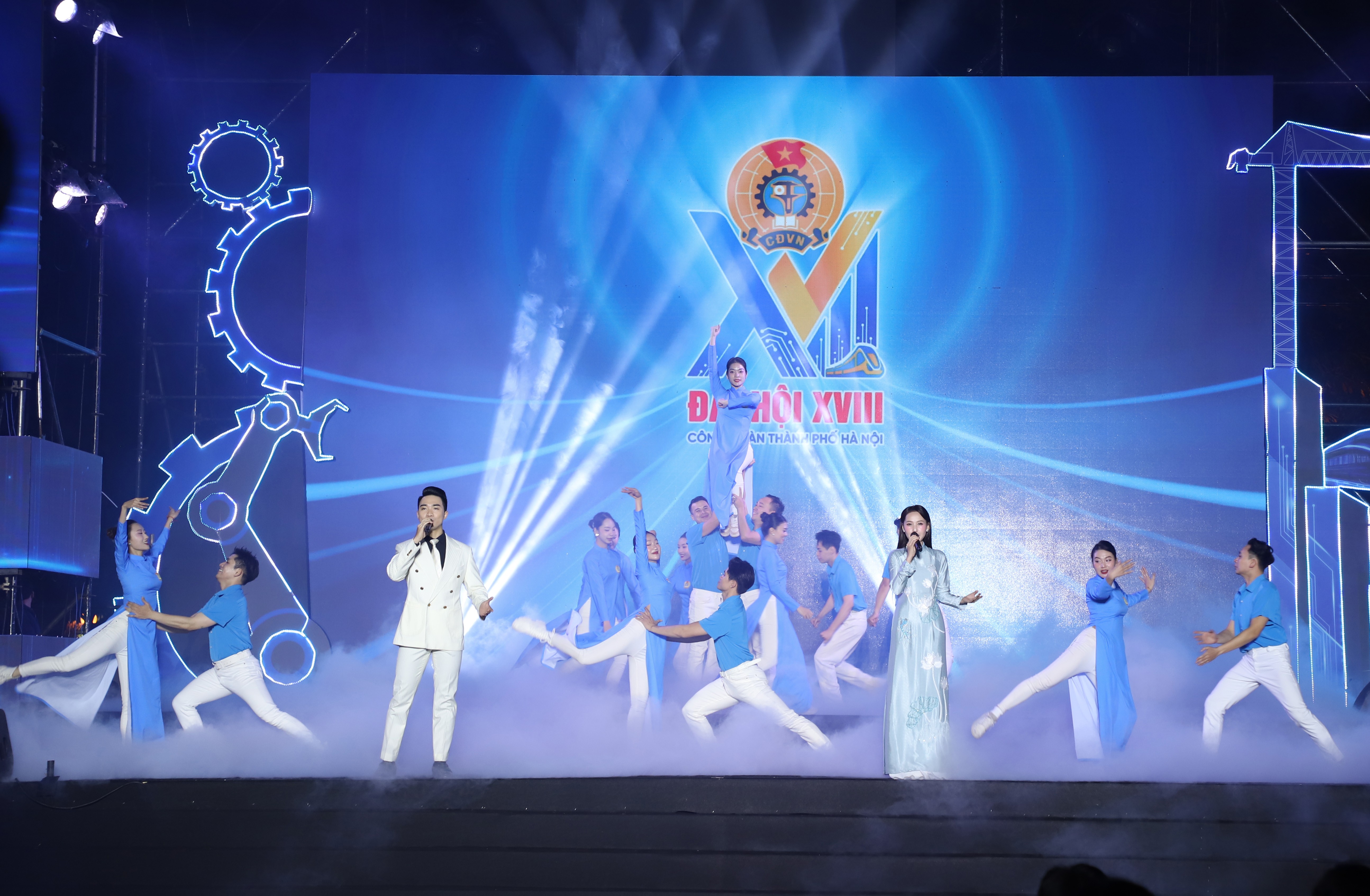 Ấn tượng chương trình nghệ thuật “Khát vọng tiên phong - Vững bước tương lai”