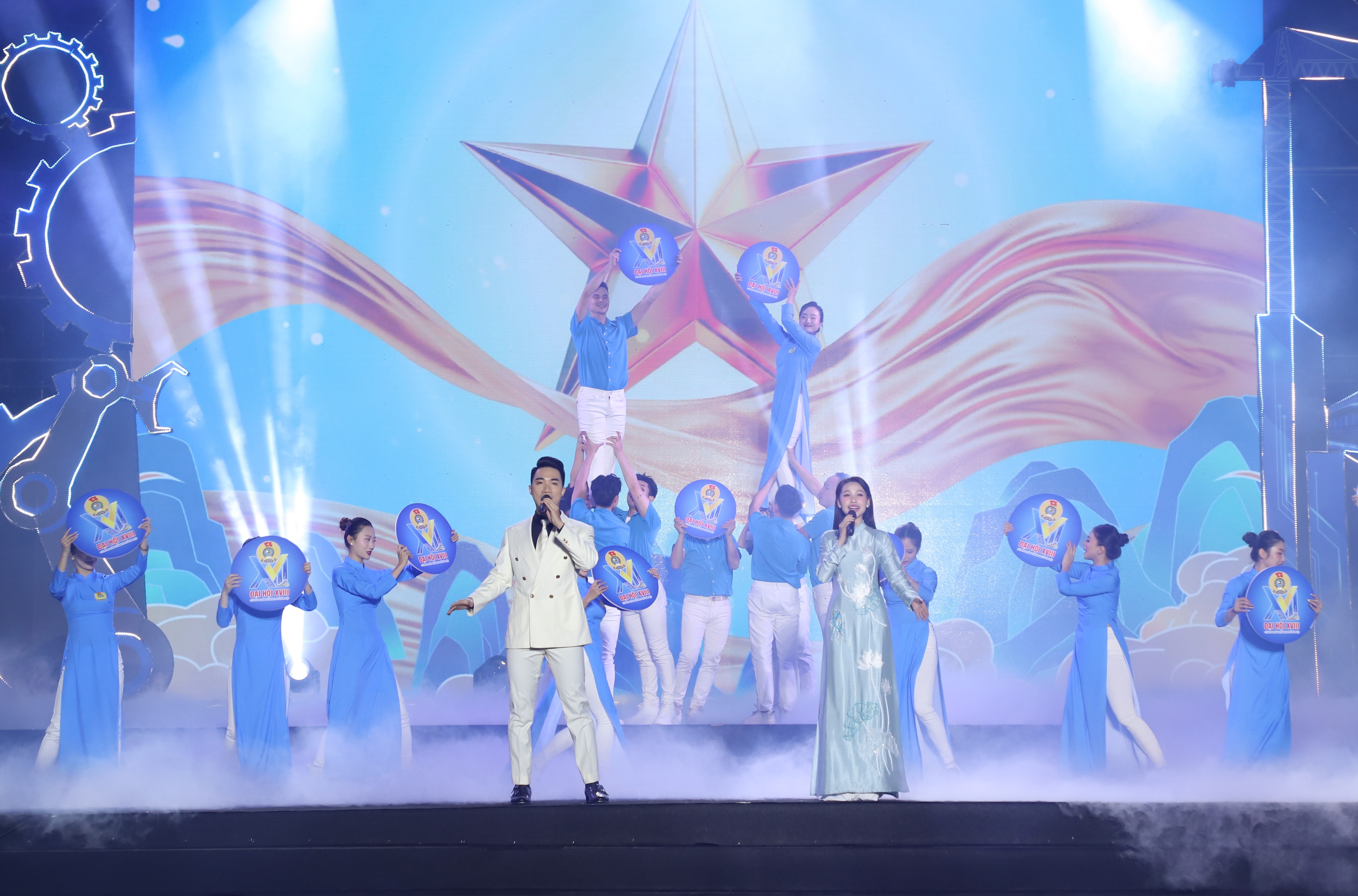 Ấn tượng chương trình nghệ thuật “Khát vọng tiên phong - Vững bước tương lai”