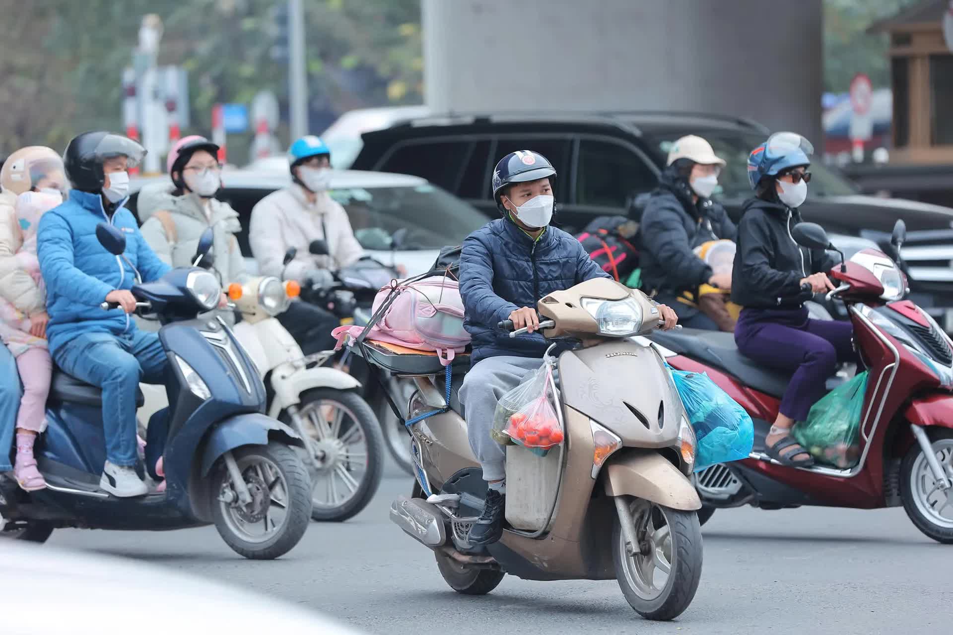 Ngày cuối kỳ nghỉ Tết Dương lịch: Người dân trở lại thành phố an toàn, thông suốt Ngày cuối kỳ nghỉ Tết Dương lịch: Người dân trở lại thành phố an toàn, thông suốt