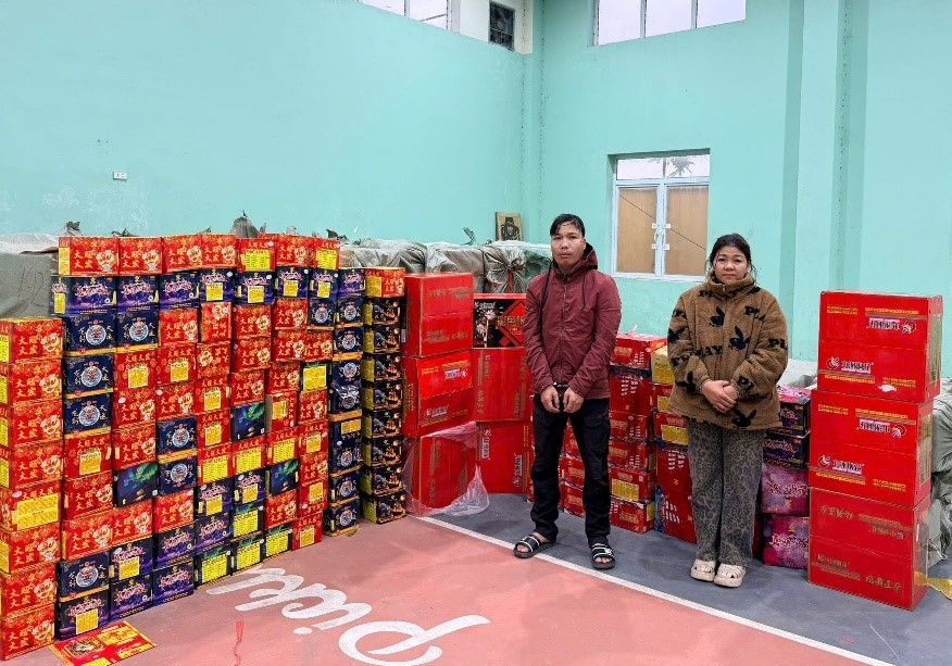 Phát hiện kho pháo lậu