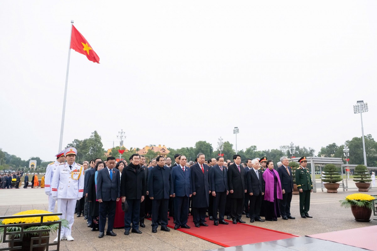Lãnh đạo Đảng, Nhà nước vào Lăng viếng Chủ tịch Hồ Chí Minh nhân kỷ niệm 80 năm Ngày Tổng tuyển cử đầu tiên