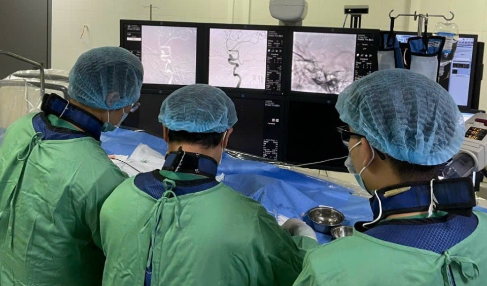 Điều trị ung thư phổi bằng “nước kiềm”, bệnh nhân rơi vào tình trạng nguy kịch