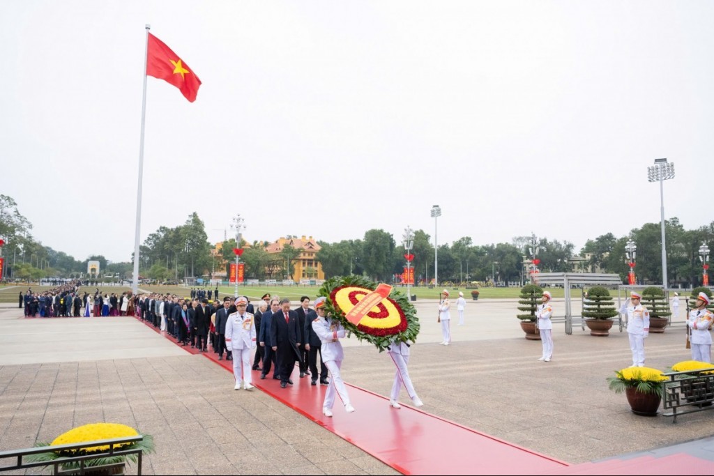 Lãnh đạo Đảng, Nhà nước vào Lăng viếng Chủ tịch Hồ Chí Minh nhân kỷ niệm 80 năm Ngày Tổng tuyển cử đầu tiên