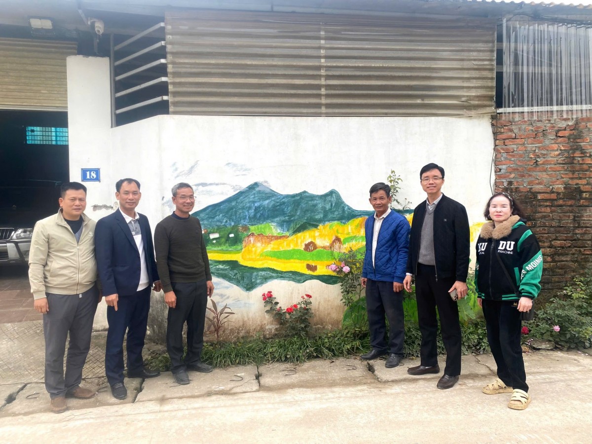 Phát huy vai trò Mặt trận trong vận động nhân dân hiến đất làm đường