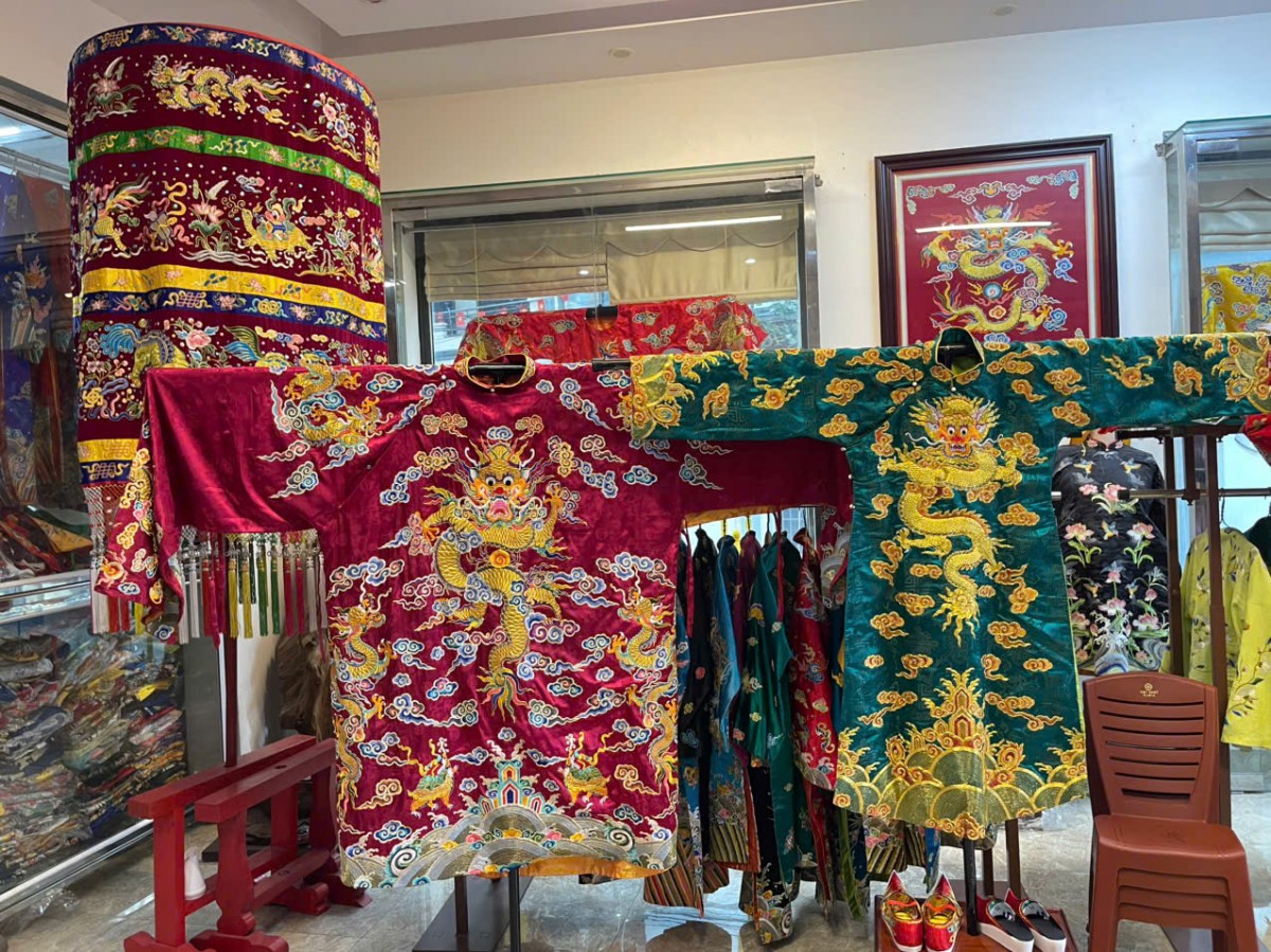 Làng thêu Đông Cứu: Nơi giữ hồn khăn chầu, áo ngự giữa nhịp sống Thủ đô