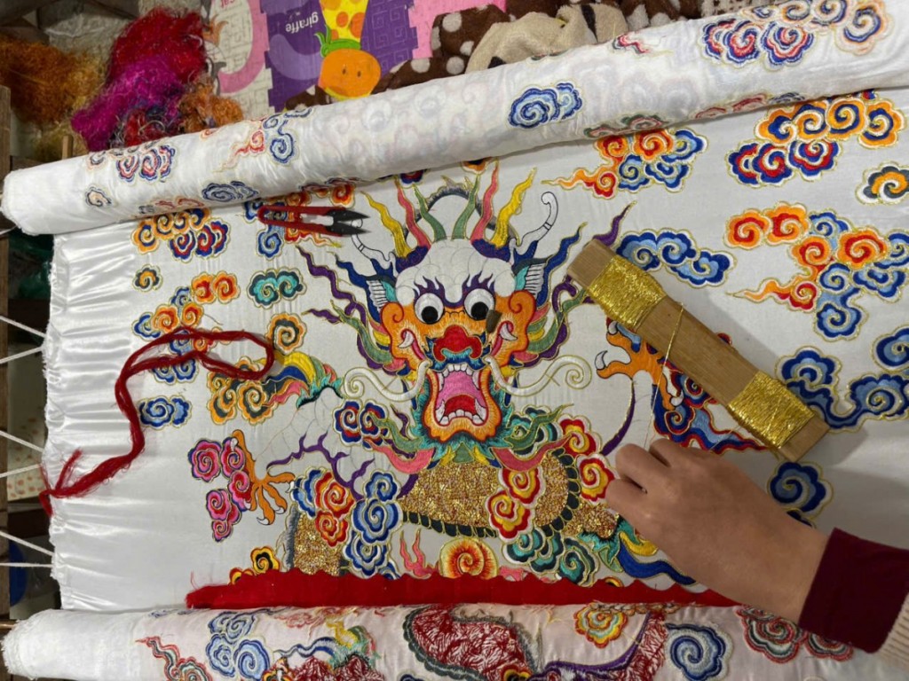 Làng thêu Đông Cứu: Nơi giữ hồn khăn chầu, áo ngự giữa nhịp sống Thủ đô