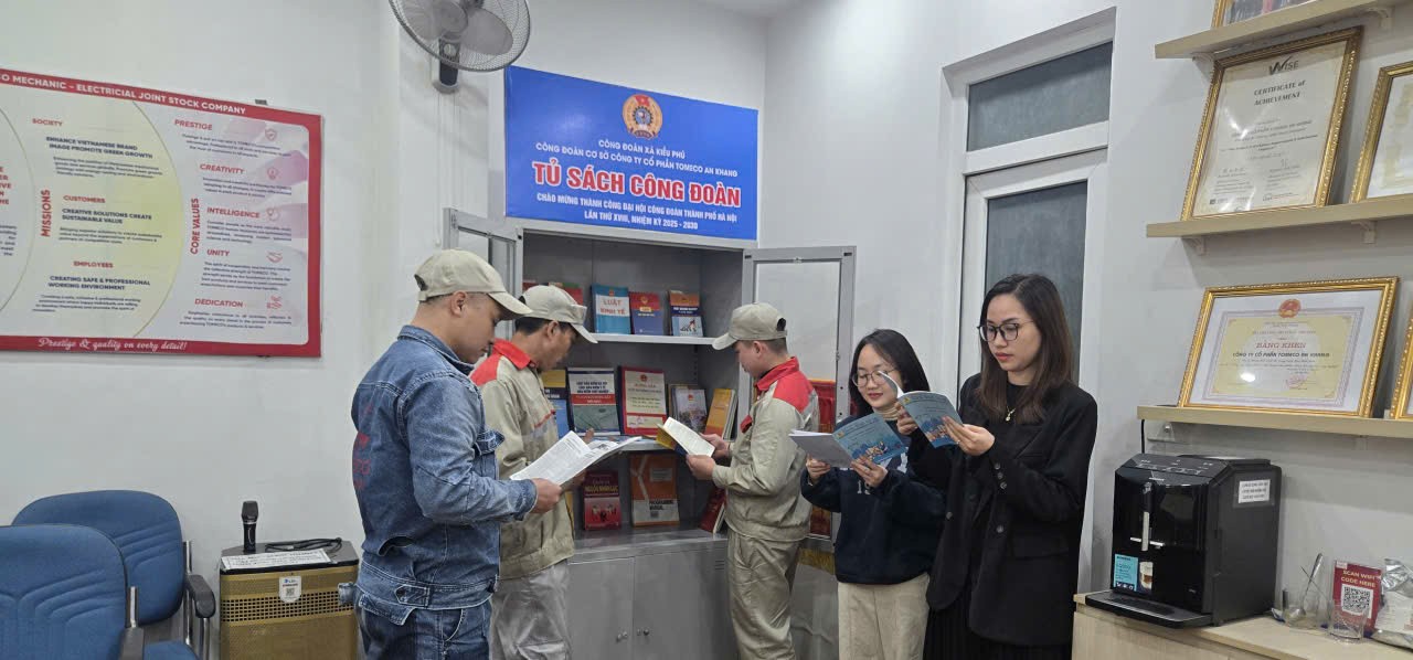 Công đoàn xã Kiều Phú ra mắt Tủ sách Công đoàn: Không gian tri thức mới cho người lao động