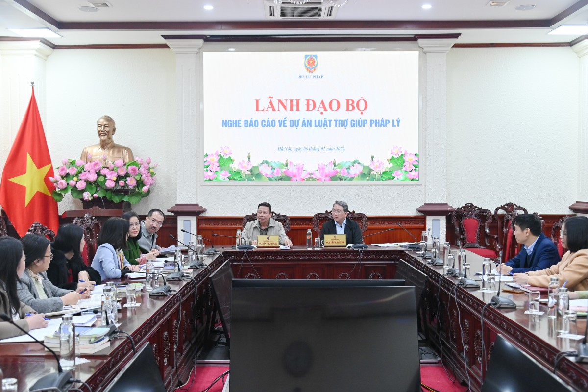 Xây dựng Cổng Pháp luật quốc gia giữ vai trò trung tâm trong việc cung cấp thông tin pháp luật Xây dựng Cổng Pháp luật quốc gia giữ vai trò trung tâm trong việc cung cấp thông tin pháp luật