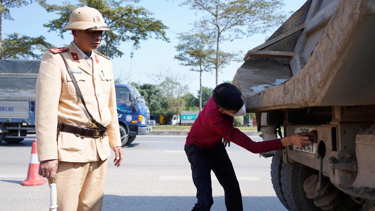 Tăng cường xử lý xe quá tải, bảo vệ hạ tầng giao thông dịp cuối năm