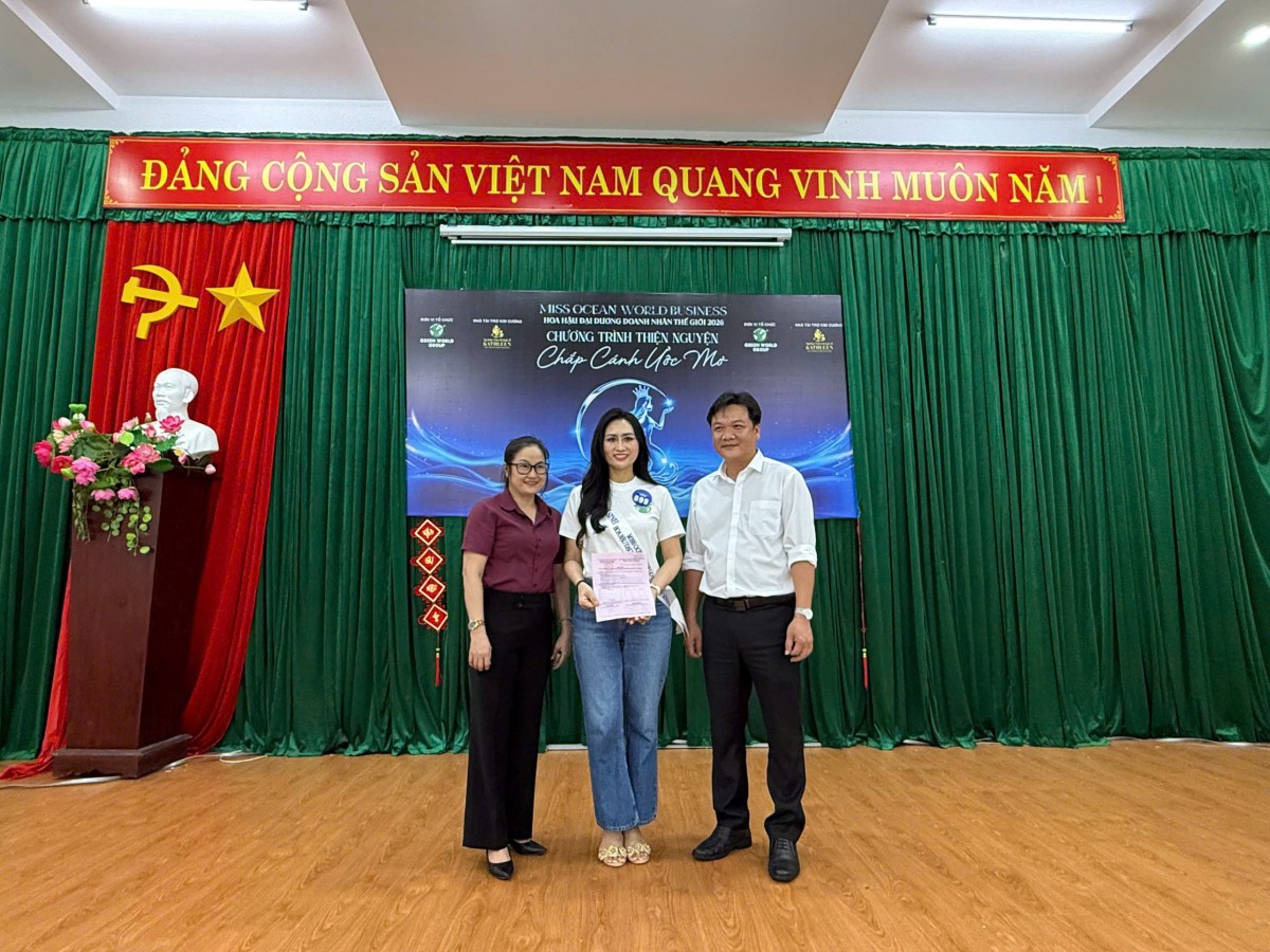 Đấu giá áo dài 500 triệu đồng tại Hoa hậu Đại dương Doanh nhân Thế giới 2026