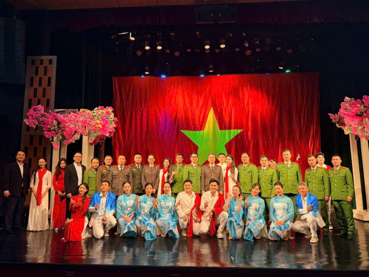 Sáng mãi hình tượng Người dẫn đường trong lòng cán bộ, chiến sĩ Công an phường Tây Hồ