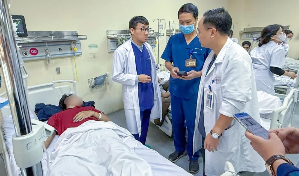 Bộ Y tế chỉ đạo Bệnh viện E tập trung cứu chữa nạn nhân vụ cháy nhà 3 tầng ở phố Trần Cung