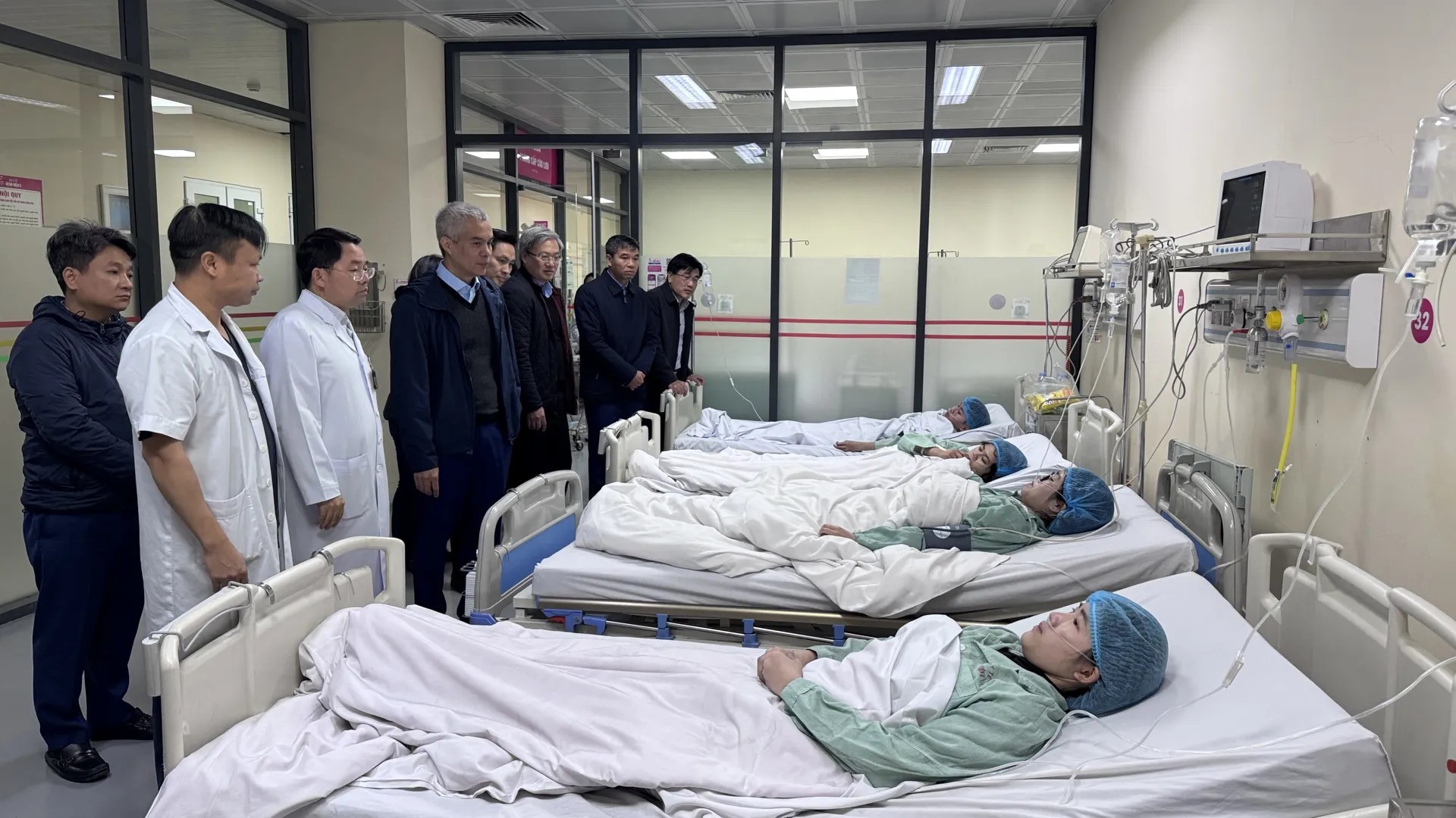 Phường Nghĩa Đô kịp thời thăm hỏi, hỗ trợ các nạn nhân vụ cháy tại ngõ 82 Trần Cung