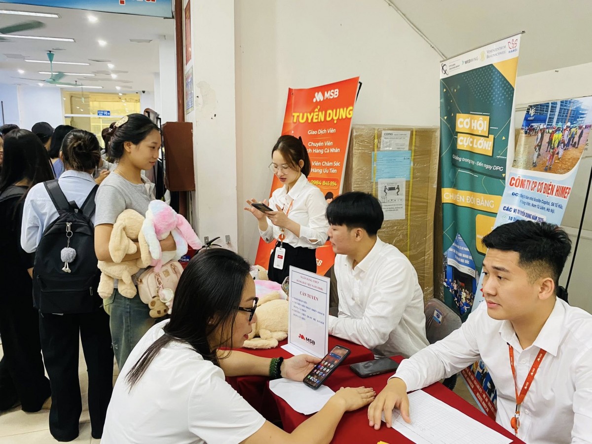 Hà Nội công bố lương tối thiểu vùng làm căn cứ đóng BHXH từ 1/1/2026