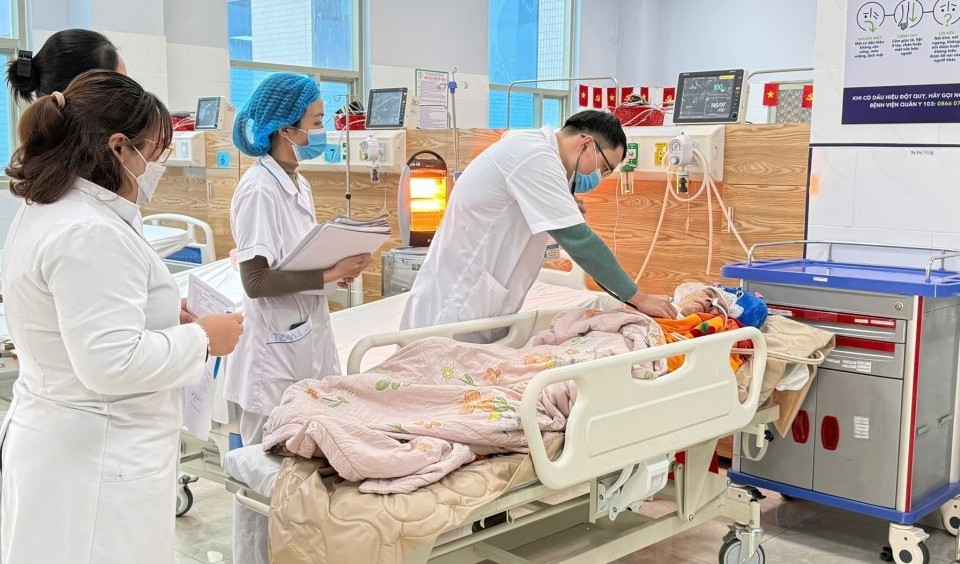 Ngành Y tế Hà Nội tăng cường giải pháp bảo đảm chăm sóc người bệnh mùa rét