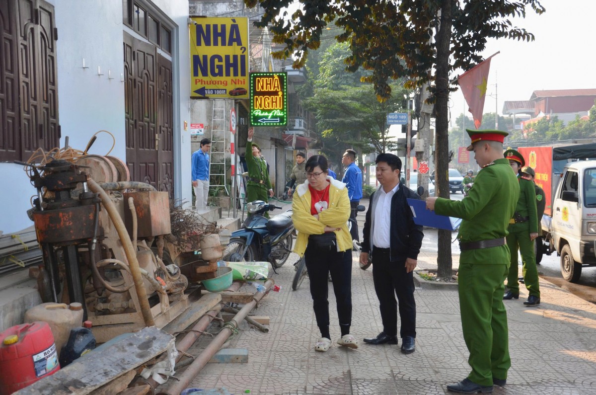 Phường Tùng Thiện ra quân lập lại trật tự, kỷ cương, văn minh đô thị Phường Tùng Thiện ra quân lập lại trật tự, kỷ cương, văn minh đô thị