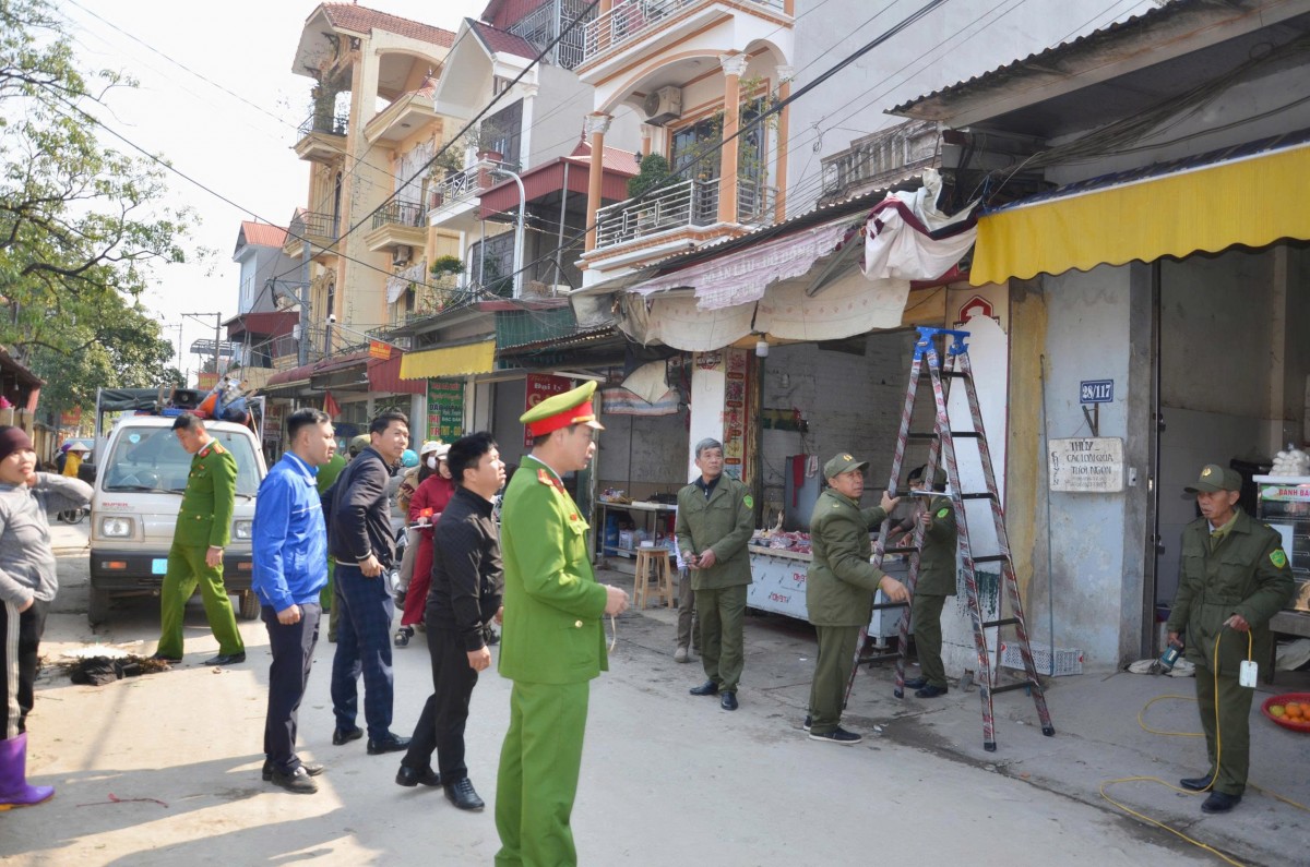 Phường Tùng Thiện đưa quân lập lại trật tự kỷ luật và văn minh đô thị