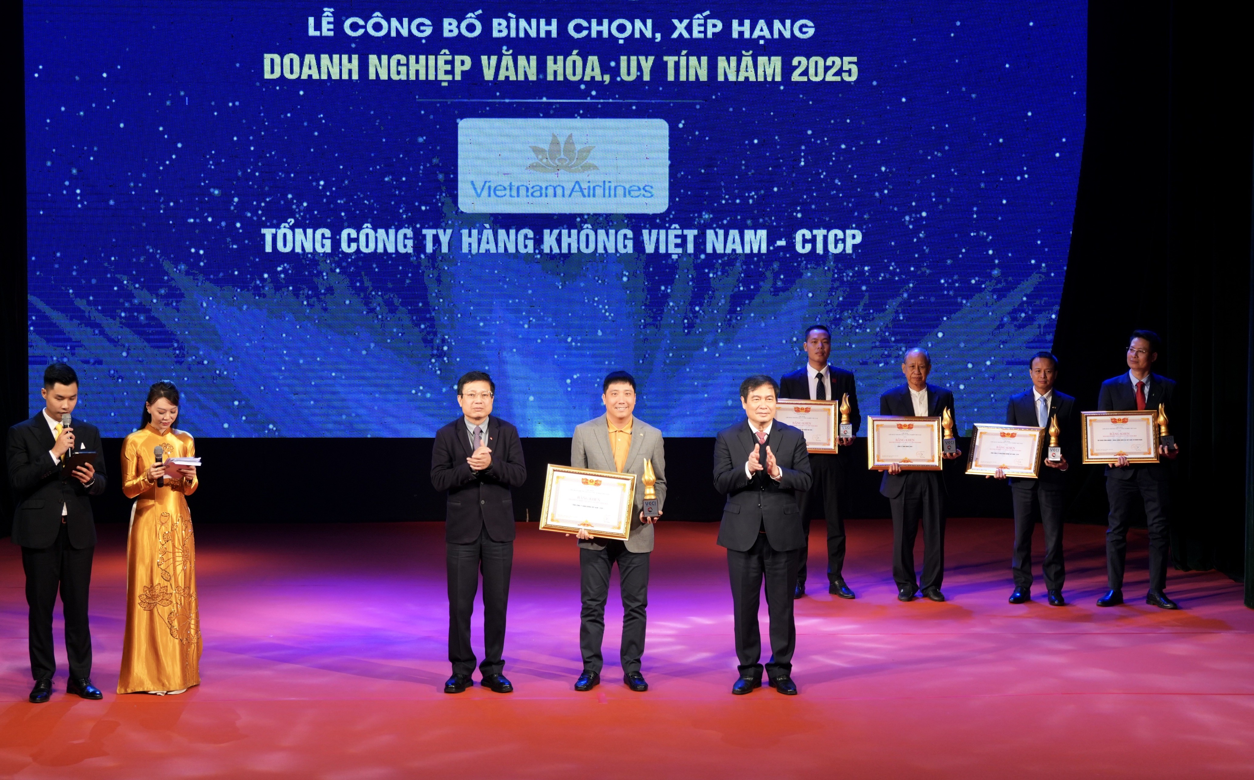 Vietnam Airlines vào Top 20 Doanh nghiệp Văn hóa, Uy tín 2025: Văn hóa trở thành nền tảng cho tăng trưởng dài hạn