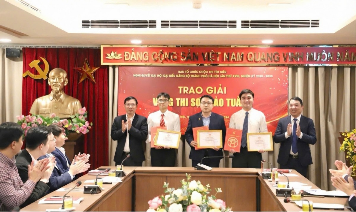 Trao giải tuần 1 vòng sơ khảo Hội thi Tìm hiểu Nghị quyết Đại hội Đảng bộ TP Hà Nội lần thứ 18