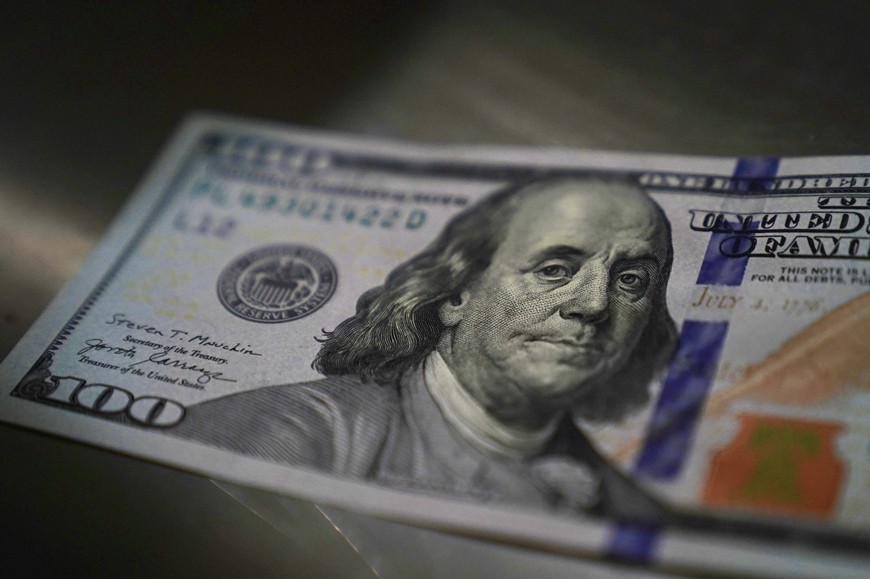 Tỷ giá USD hôm nay (14/1): Ngân hàng tăng nhẹ, thị trường tự do giảm