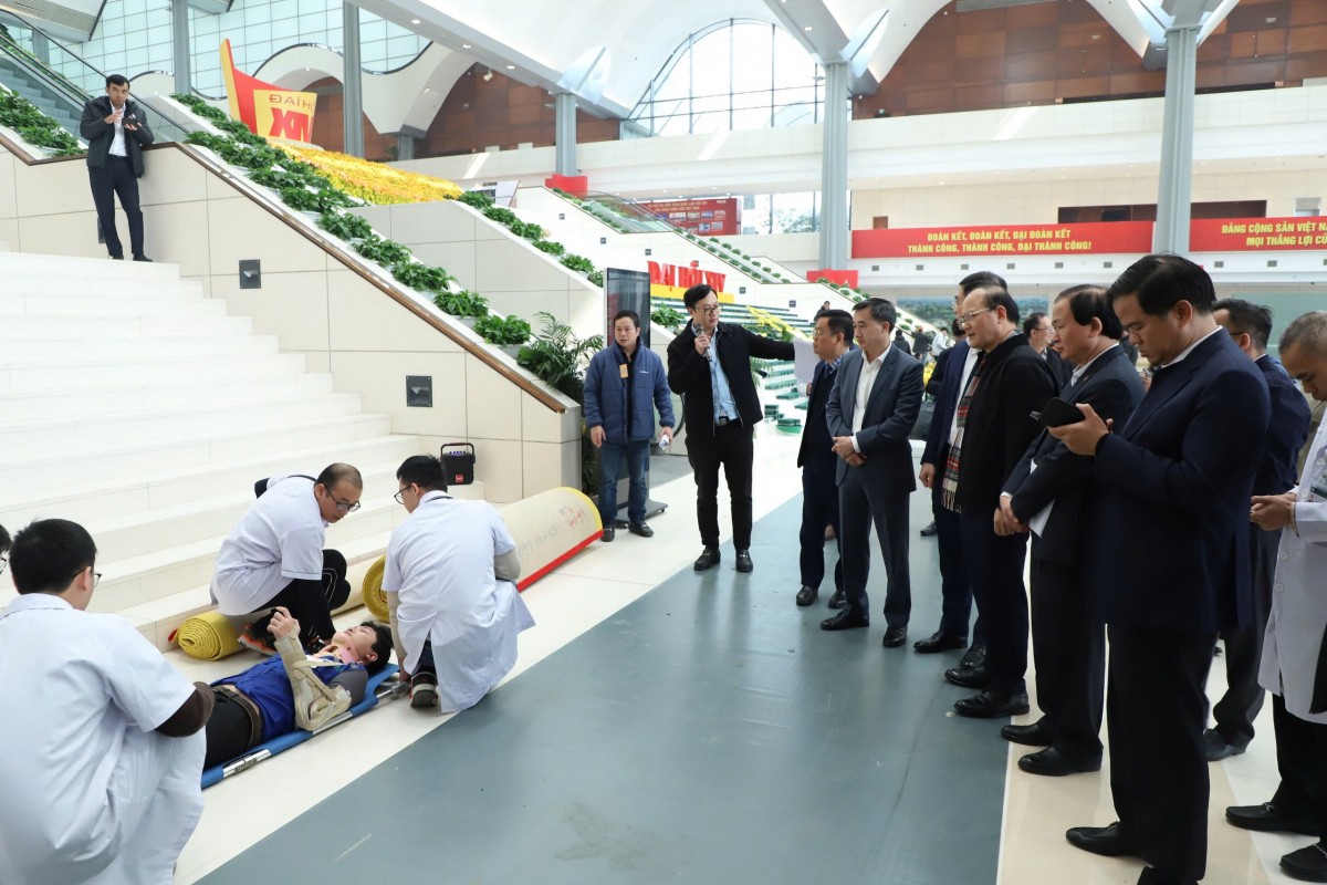Diễn Tập Cấp Cứu Đảm Bảo Công Tác Y Tế Phục Vụ Đại Hội Đảng Lần Thứ Xiv