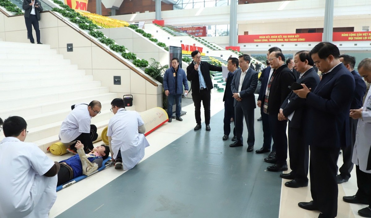 Diễn tập cấp cứu đảm bảo công tác y tế phục vụ Đại hội Đảng lần thứ XIV