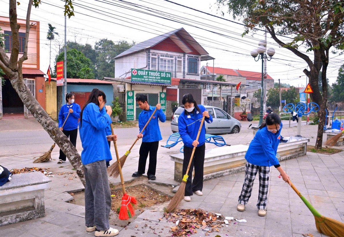 Ngoại Thành Hà Nội Rực Rỡ Cờ Hoa Chào Mừng Đại Hội Lần Thứ Xiv Của Đảng