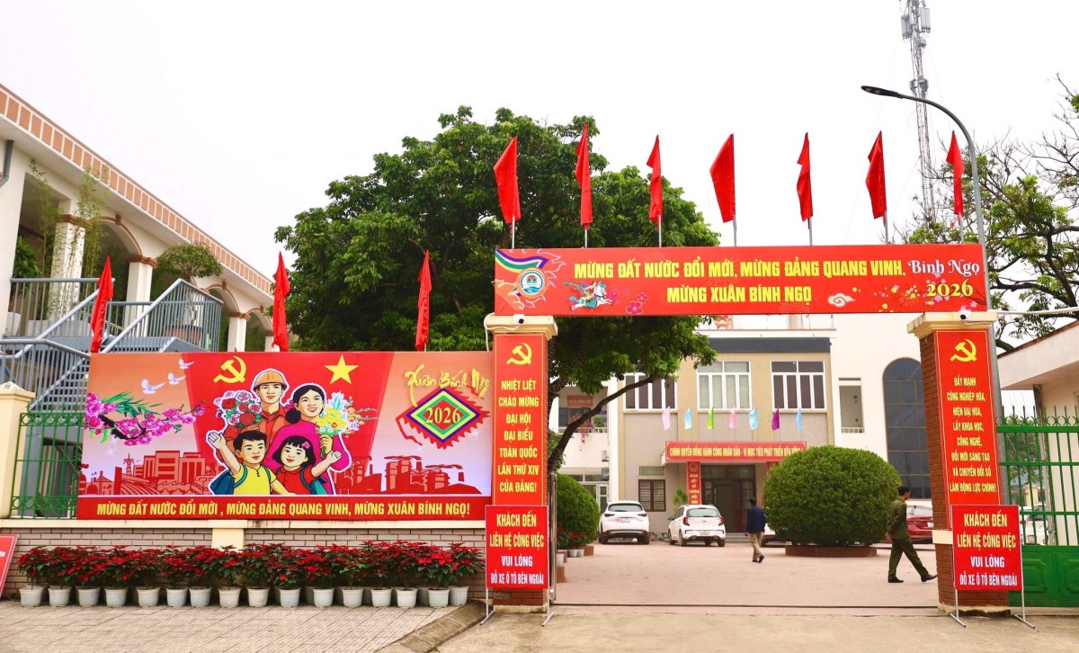 Ngoại Thành Hà Nội Rực Rỡ Cờ Hoa Chào Mừng Đại Hội Lần Thứ Xiv Của Đảng