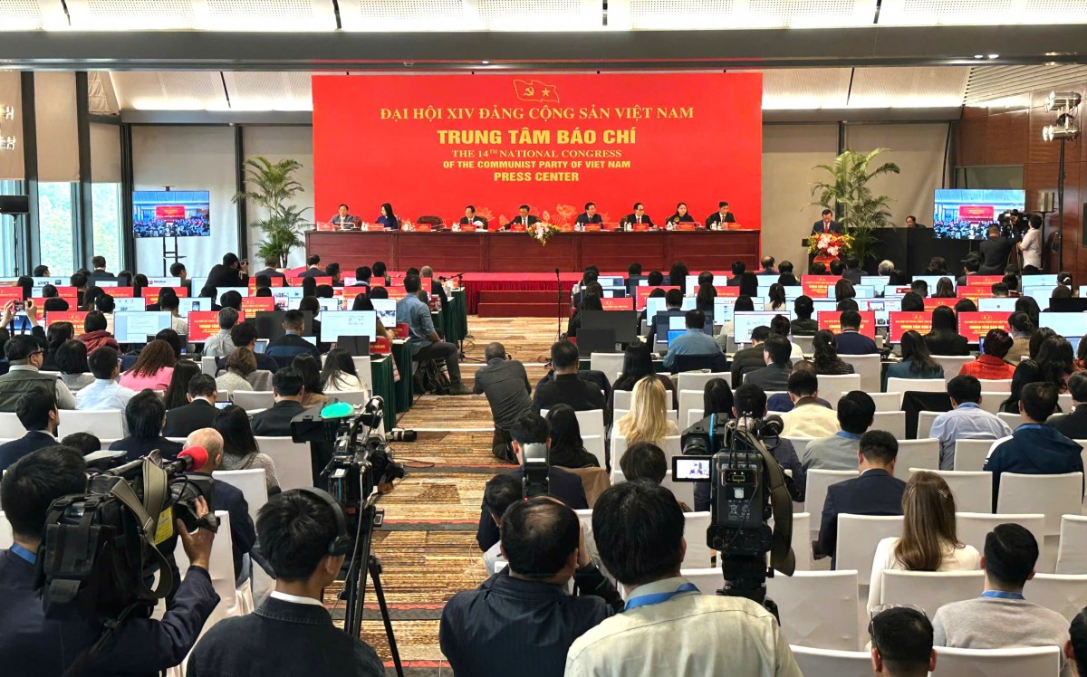 Quang Cảnh Họp Báo.