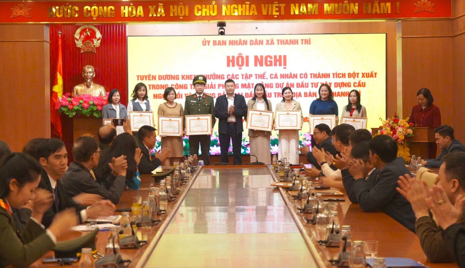 Thanh Trì: Khen thưởng 66 cá nhân xuất sắc trong công tác giải phóng mặt bằng dự án cầu Ngọc Hồi