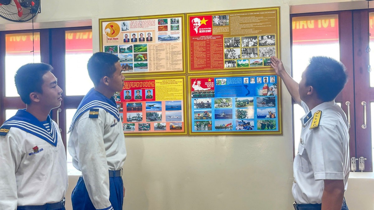 Những &Quot;Cột Mốc Sống&Quot; Trên Biển Đông Thi Đua Lập Thành Tích Chào Mừng Đại Hội Xiv Của Đảng Những