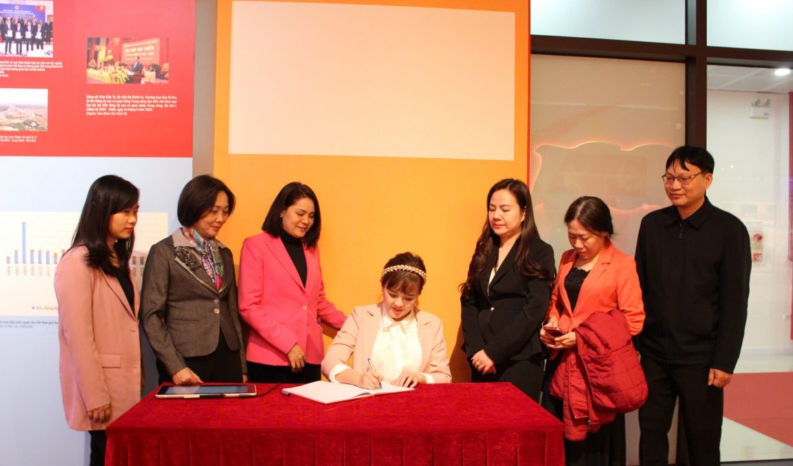 Ý nghĩa sinh hoạt chuyên đề tại Triển lãm “Đảng Cộng sản Việt Nam - Từ Đại hội đến Đại hội”