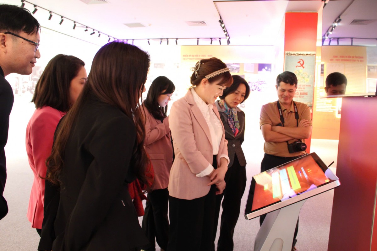 Ý Nghĩa Sinh Hoạt Chuyên Đề Tại Triển Lãm “Đảng Cộng Sản Việt Nam - Từ Đại Hội Đến Đại Hội”